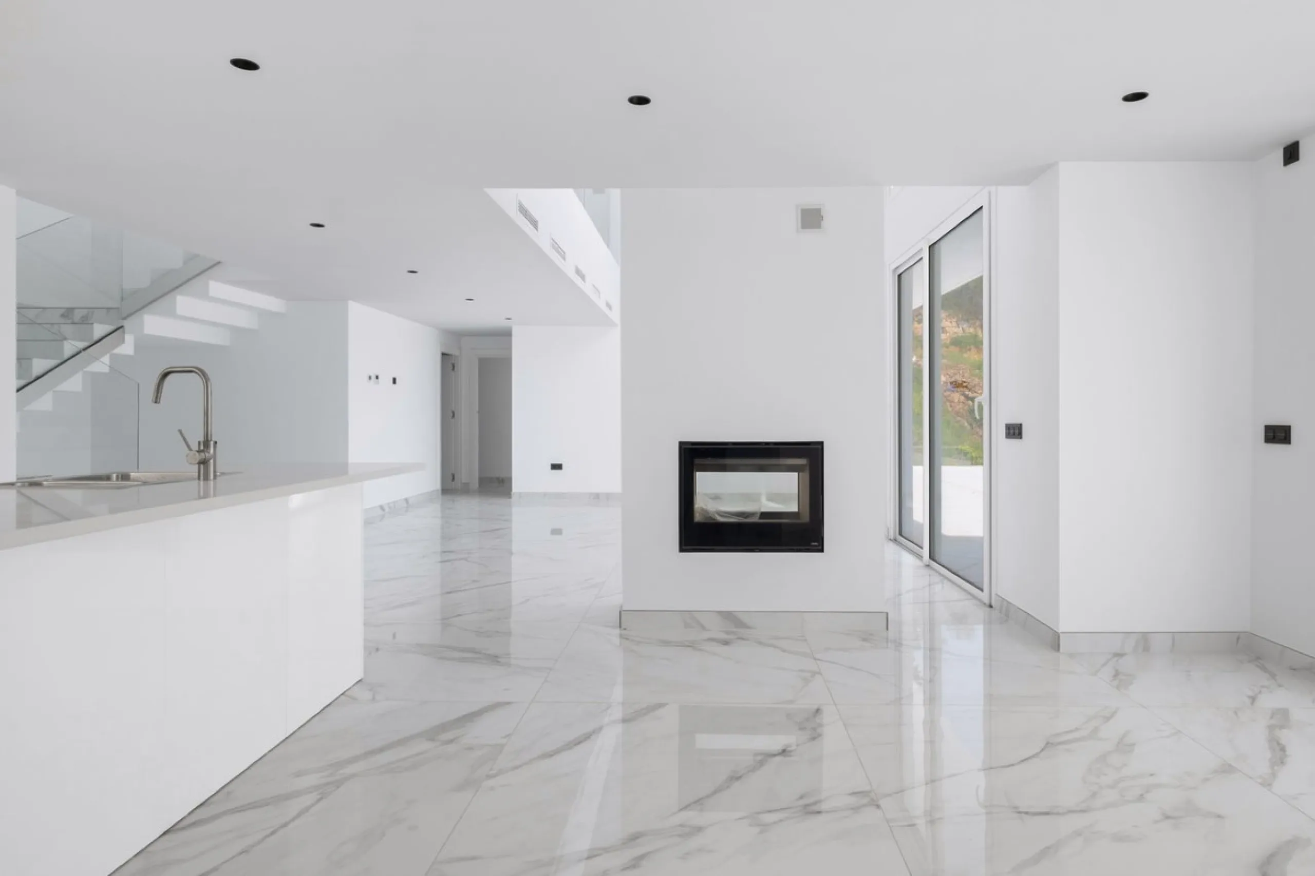Brand-New Contemporary Villa with Stunning Panoramic Views in La Mairena, Marbella East