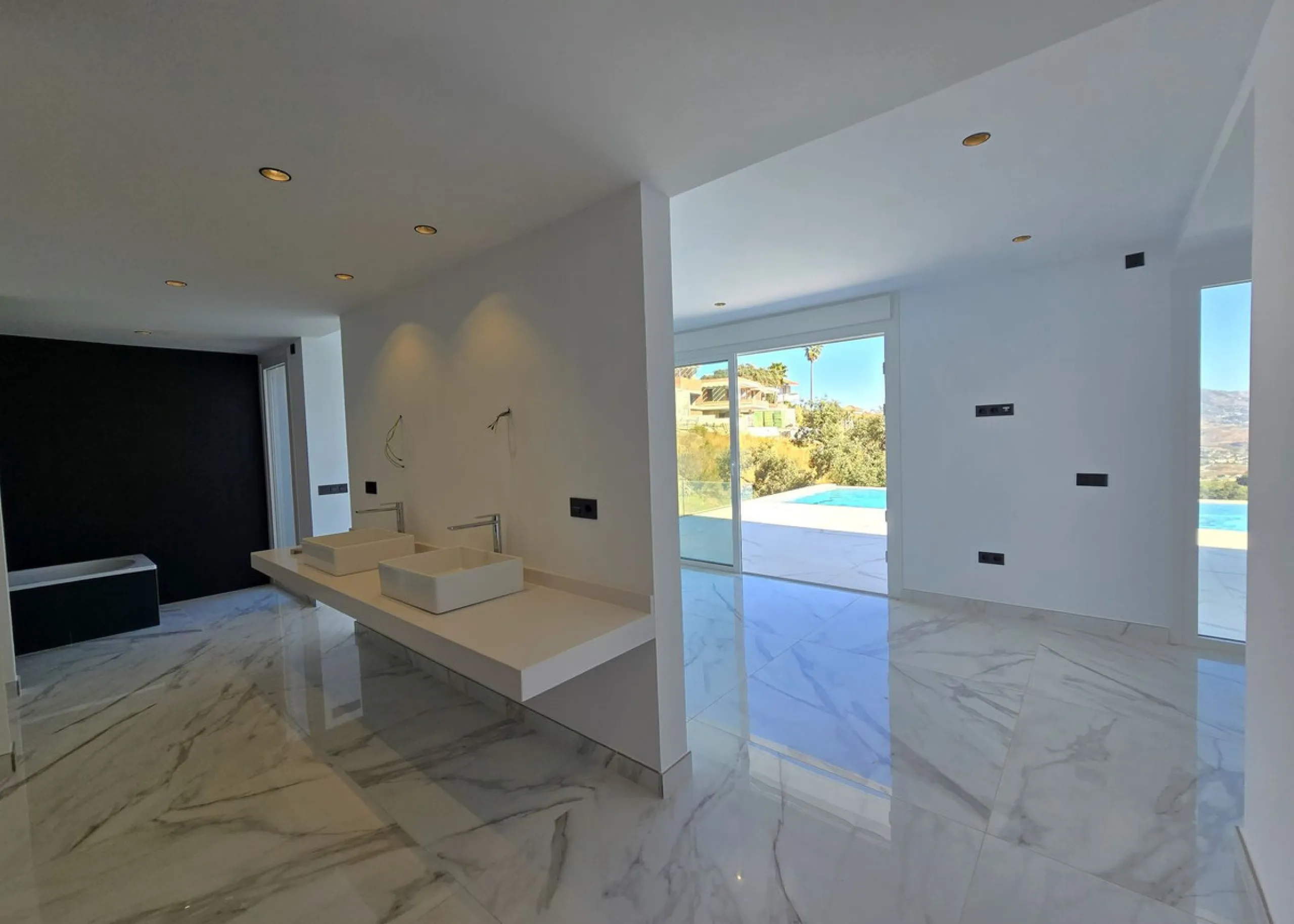 Brand-New Contemporary Villa with Stunning Panoramic Views in La Mairena, Marbella East