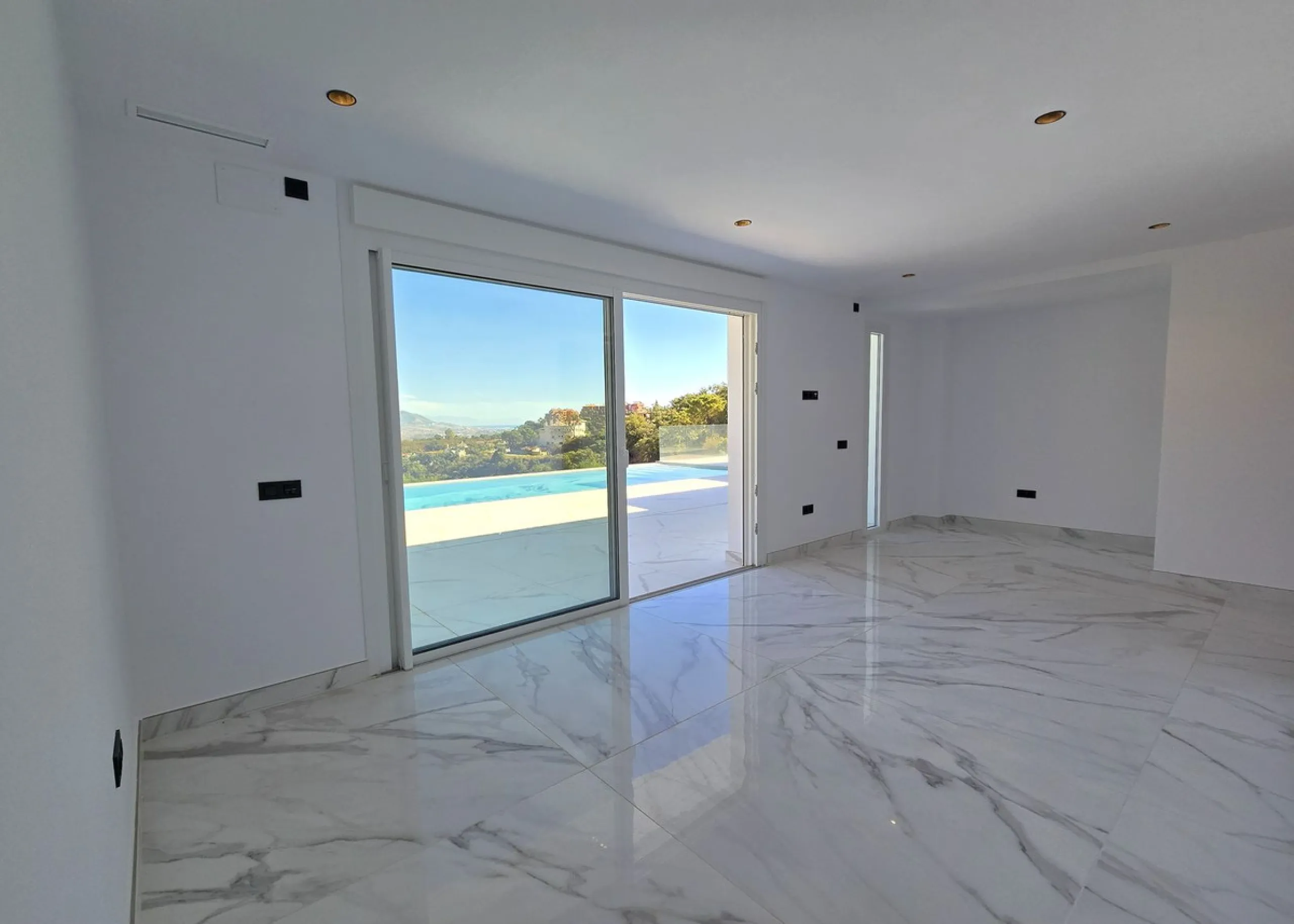 Brand-New Contemporary Villa with Stunning Panoramic Views in La Mairena, Marbella East