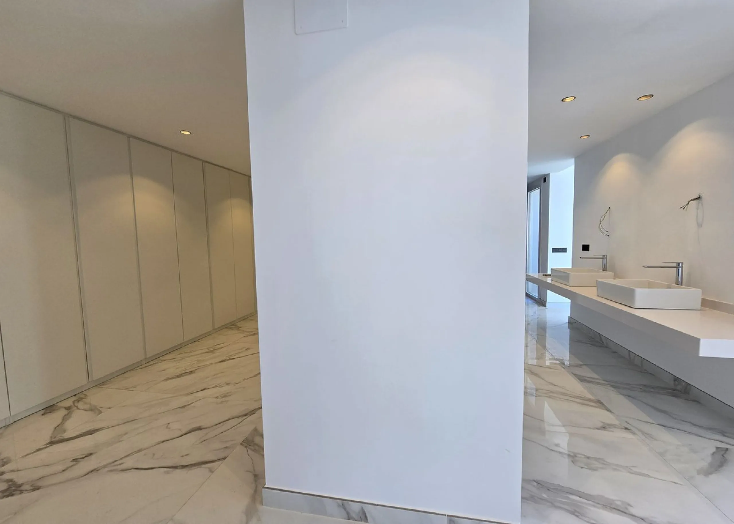 Brand-New Contemporary Villa with Stunning Panoramic Views in La Mairena, Marbella East