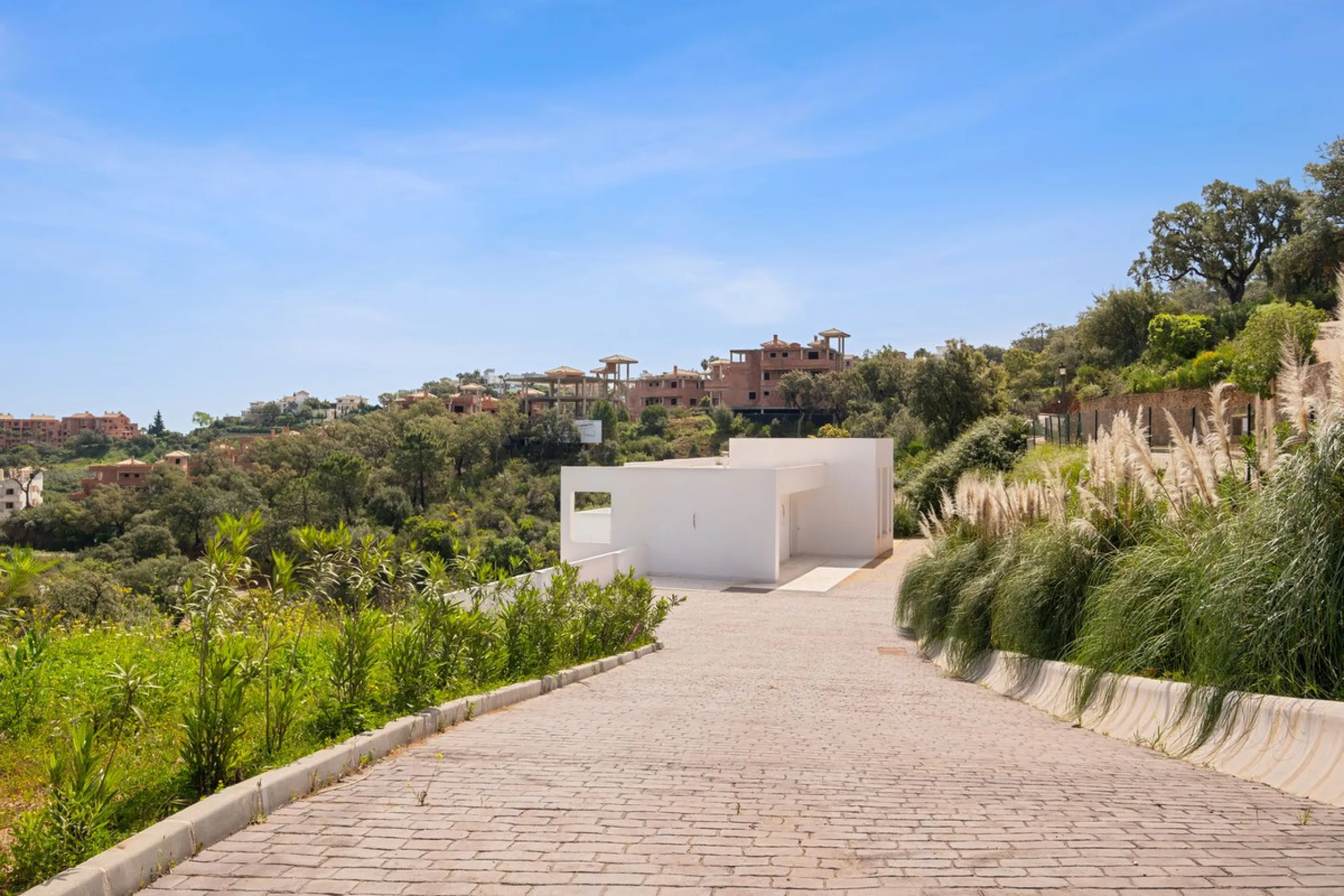 Brand-New Contemporary Villa with Stunning Panoramic Views in La Mairena, Marbella East