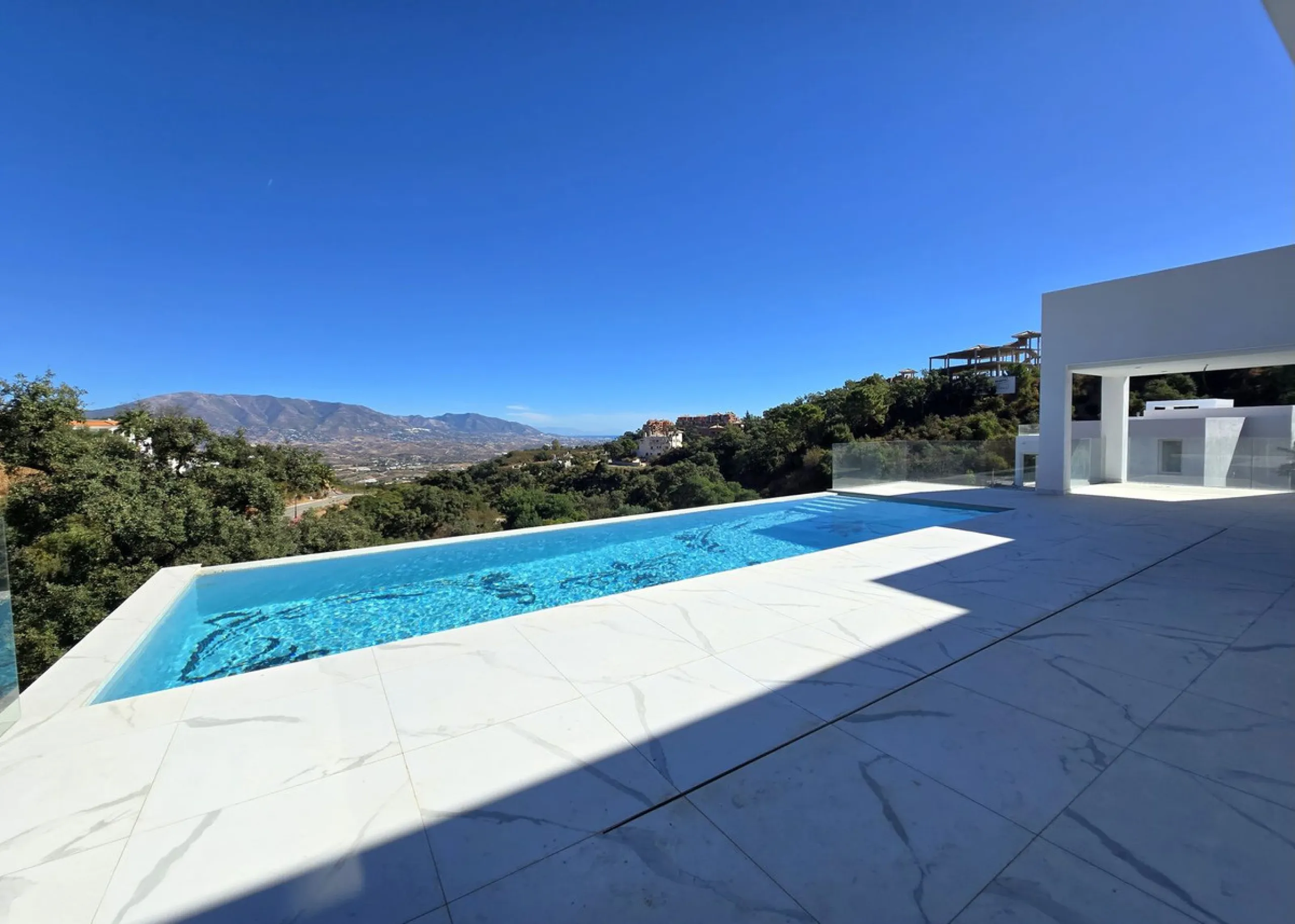 Brand-New Contemporary Villa with Stunning Panoramic Views in La Mairena, Marbella East