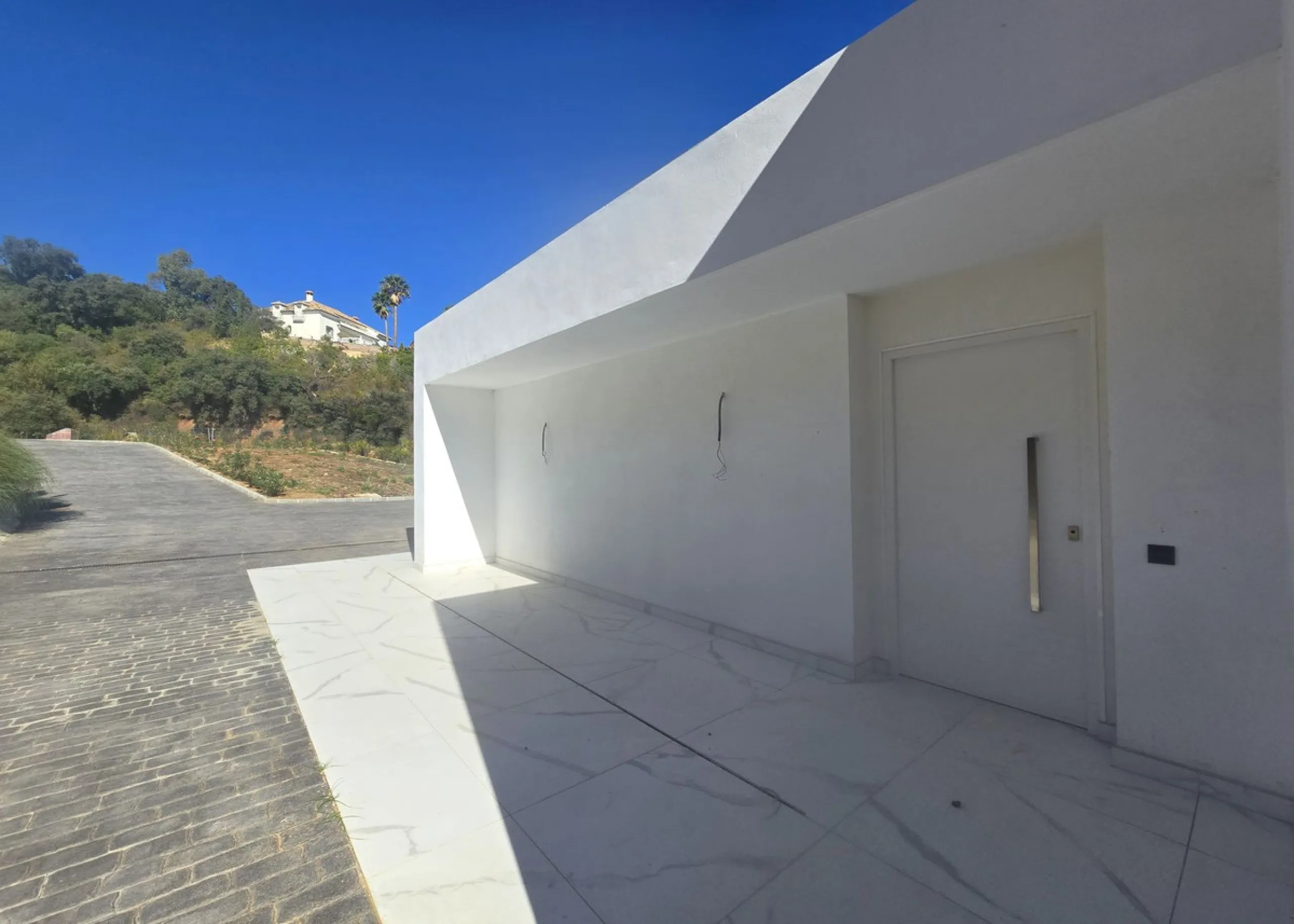 Brand-New Contemporary Villa with Stunning Panoramic Views in La Mairena, Marbella East