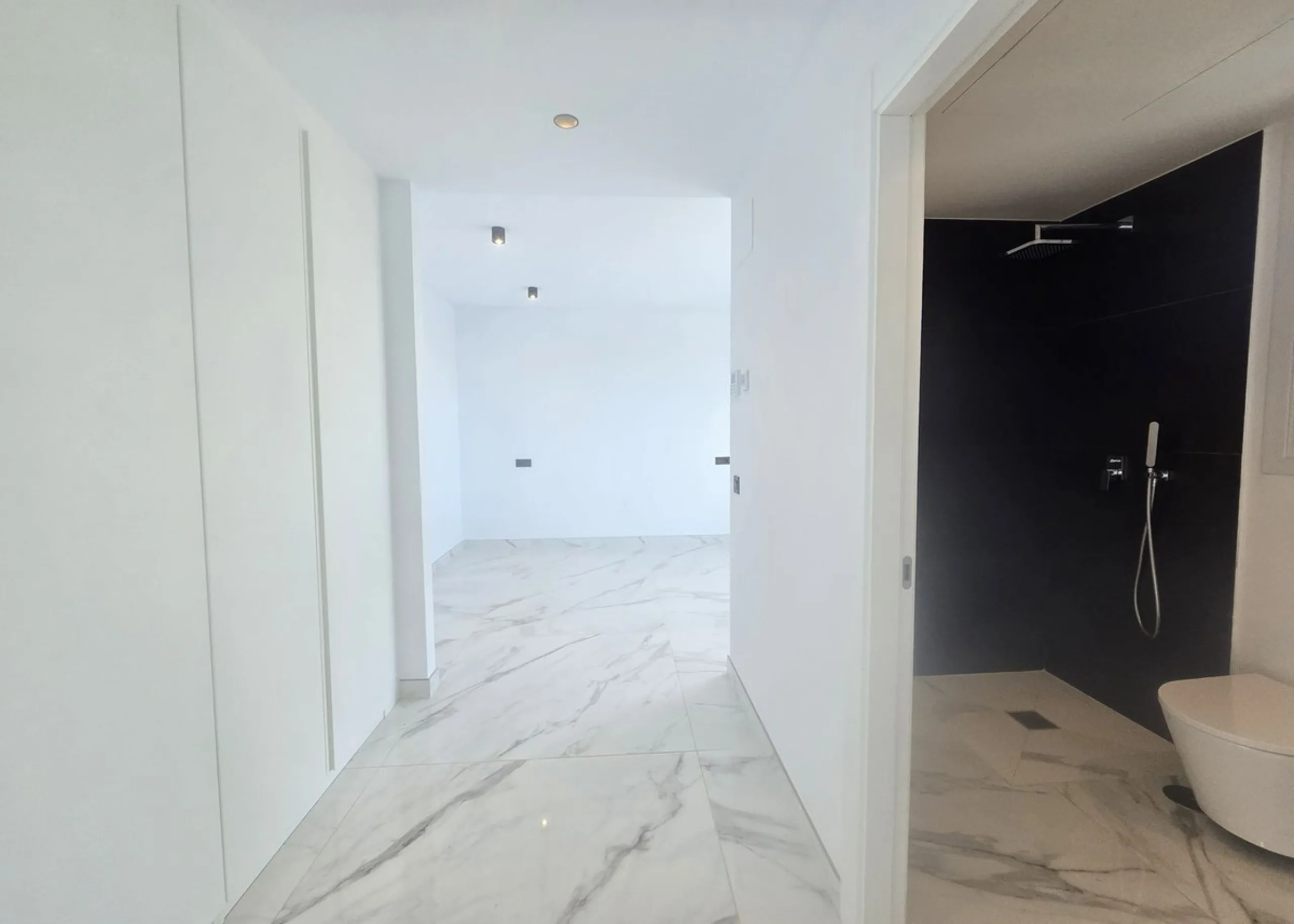 Brand-New Contemporary Villa with Stunning Panoramic Views in La Mairena, Marbella East
