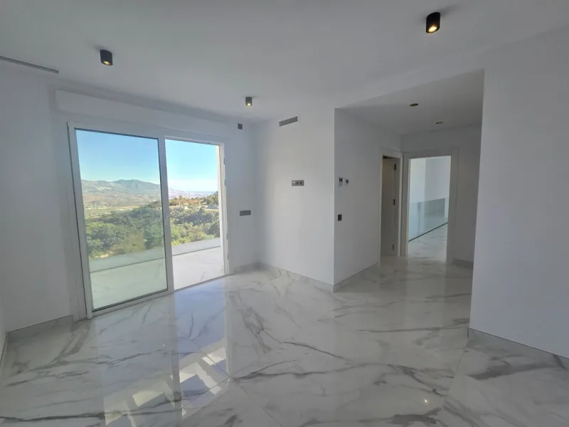 Brand-New Contemporary Villa with Stunning Panoramic Views in La Mairena, Marbella East