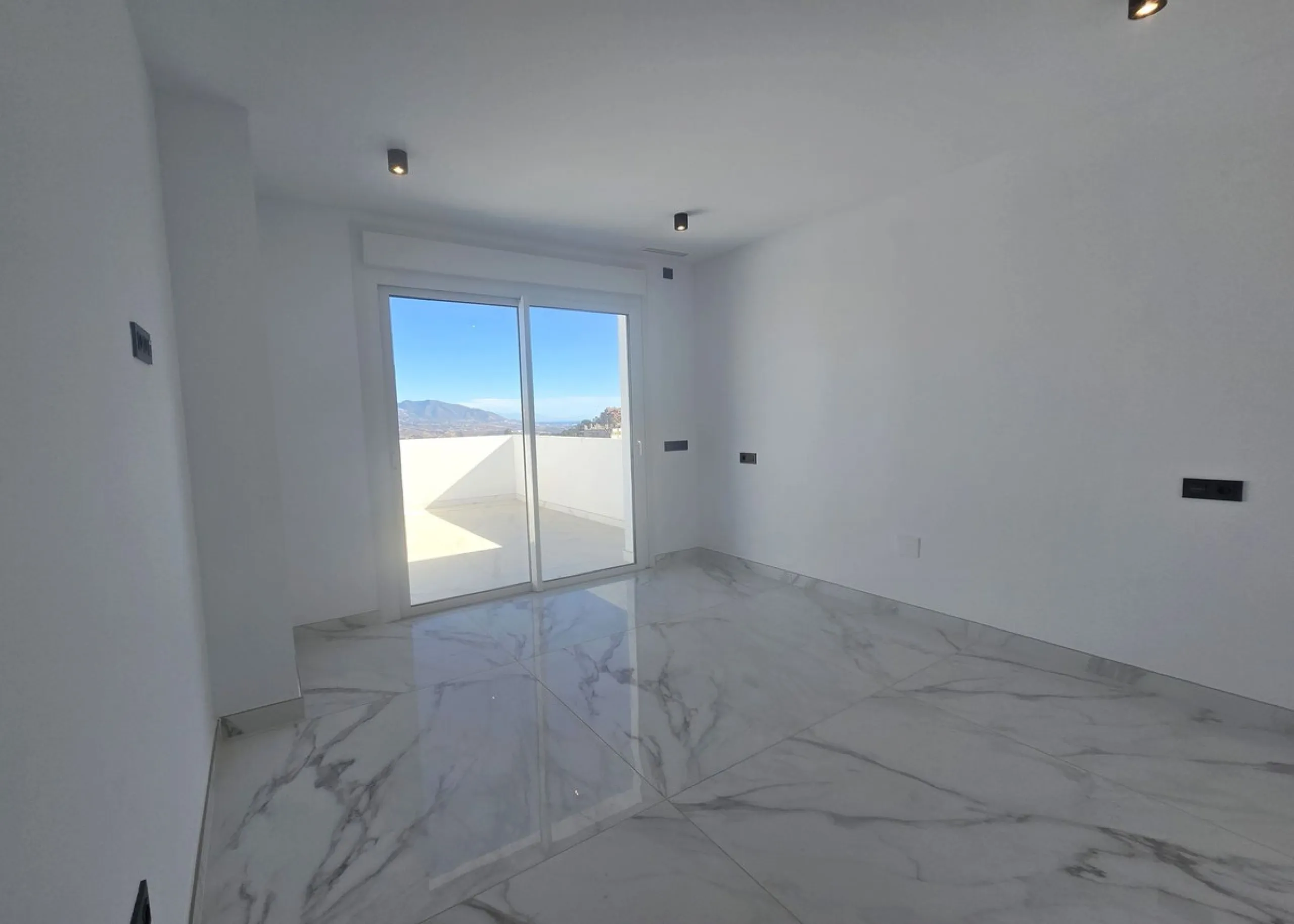 Brand-New Contemporary Villa with Stunning Panoramic Views in La Mairena, Marbella East