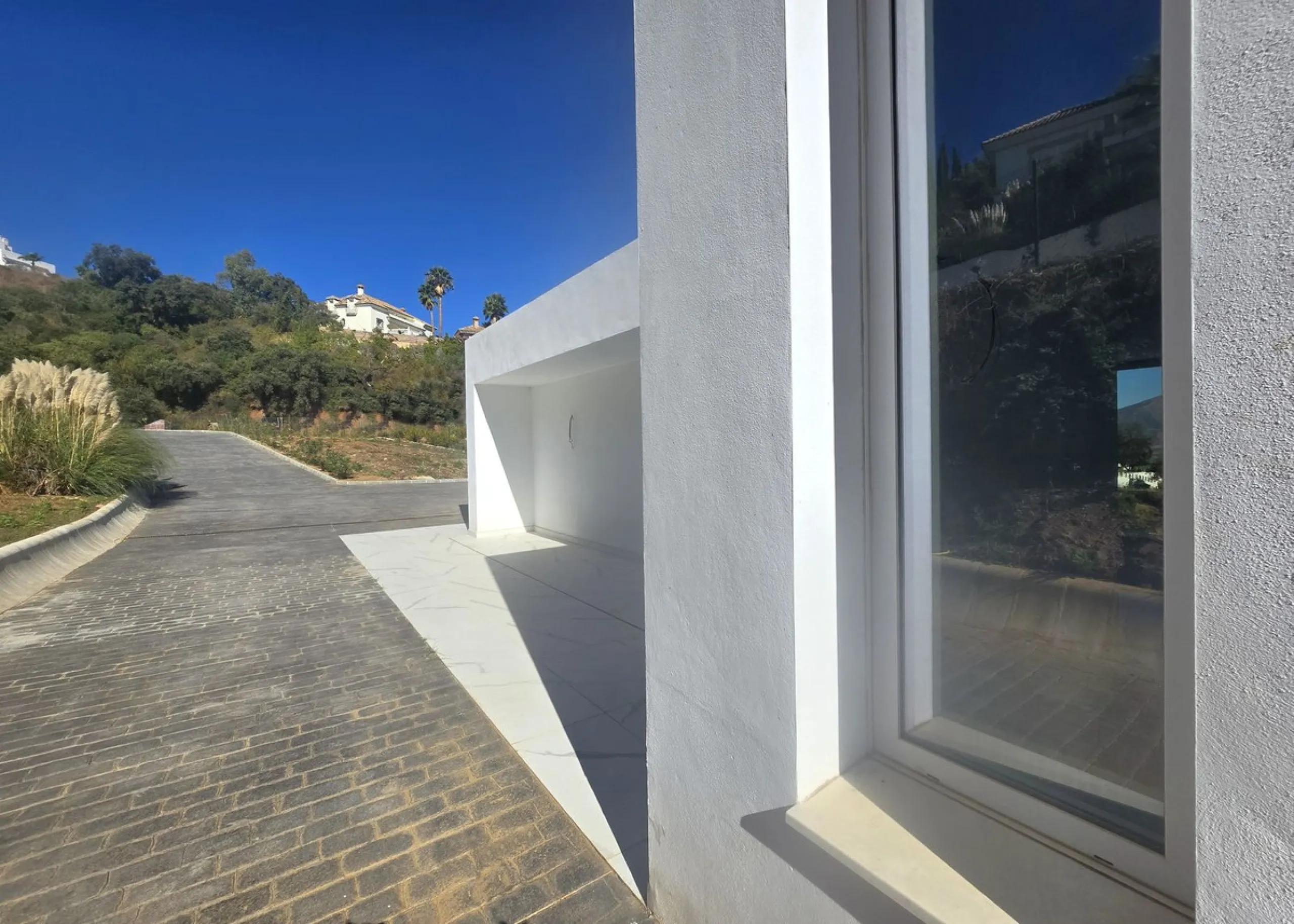 Brand-New Contemporary Villa with Stunning Panoramic Views in La Mairena, Marbella East