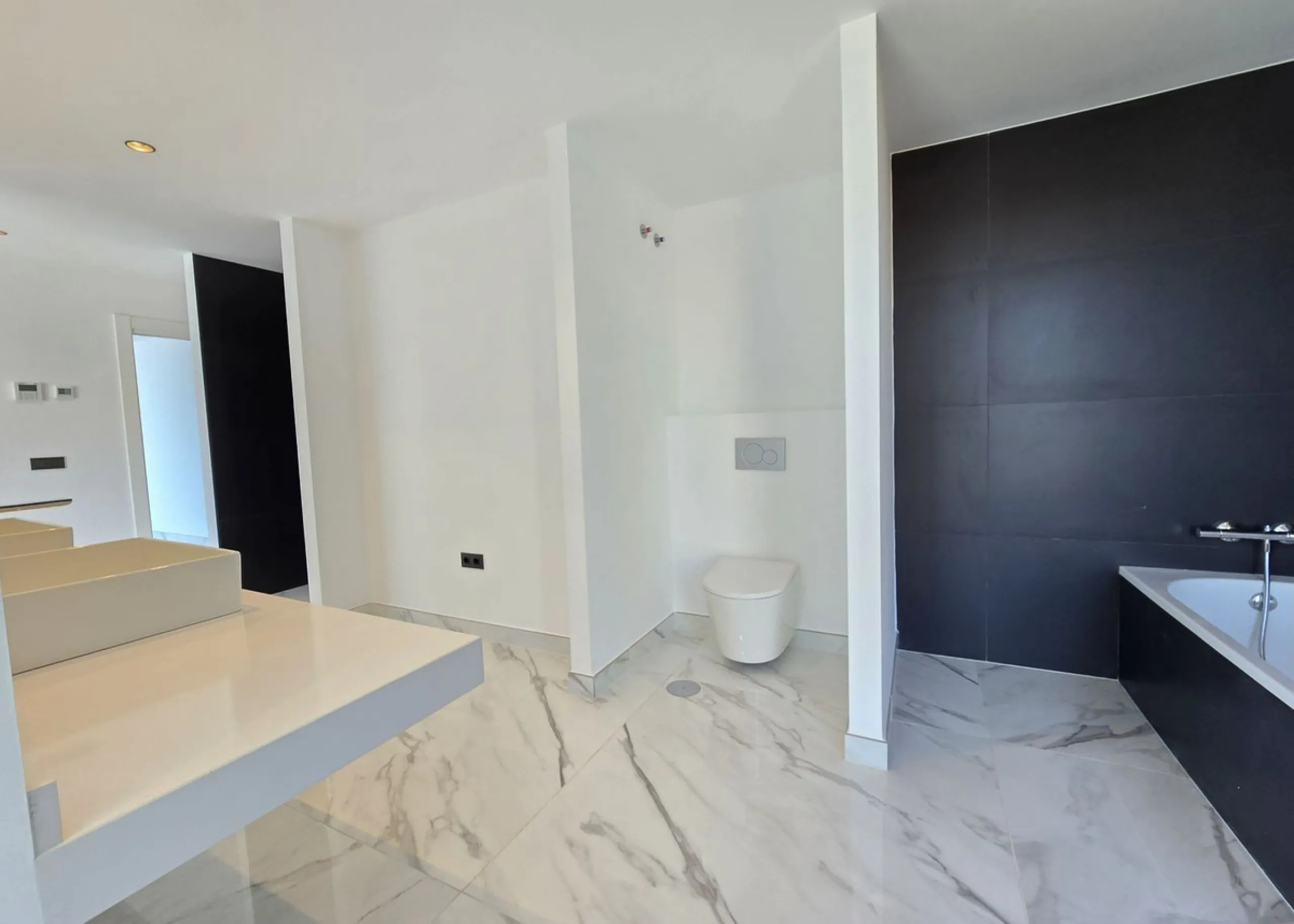 Brand-New Contemporary Villa with Stunning Panoramic Views in La Mairena, Marbella East