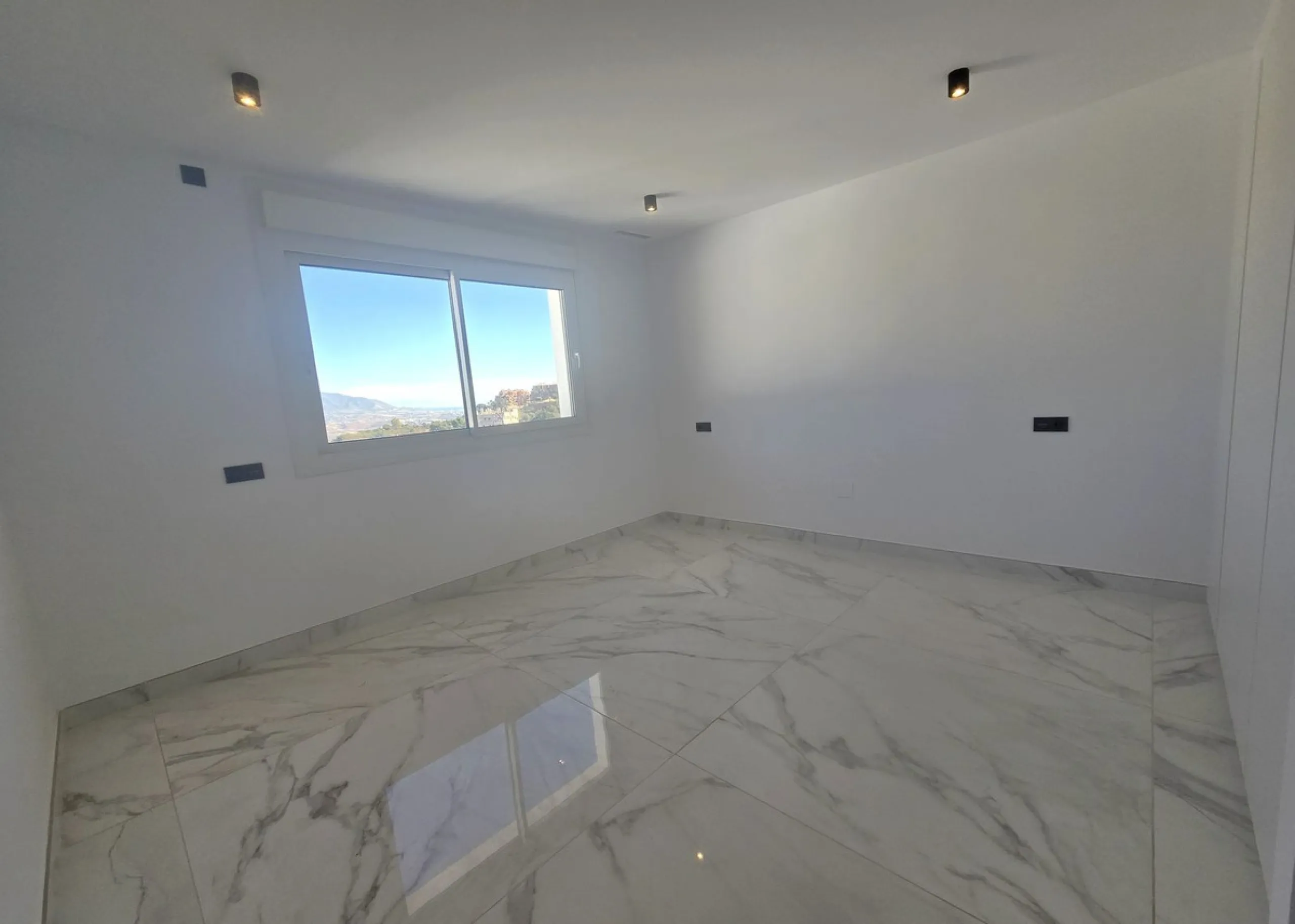 Brand-New Contemporary Villa with Stunning Panoramic Views in La Mairena, Marbella East