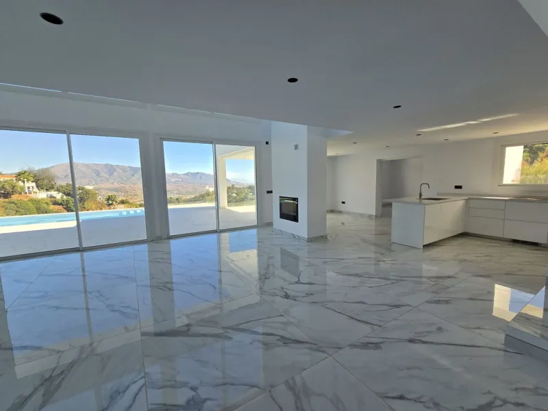 Brand-New Contemporary Villa with Stunning Panoramic Views in La Mairena, Marbella East