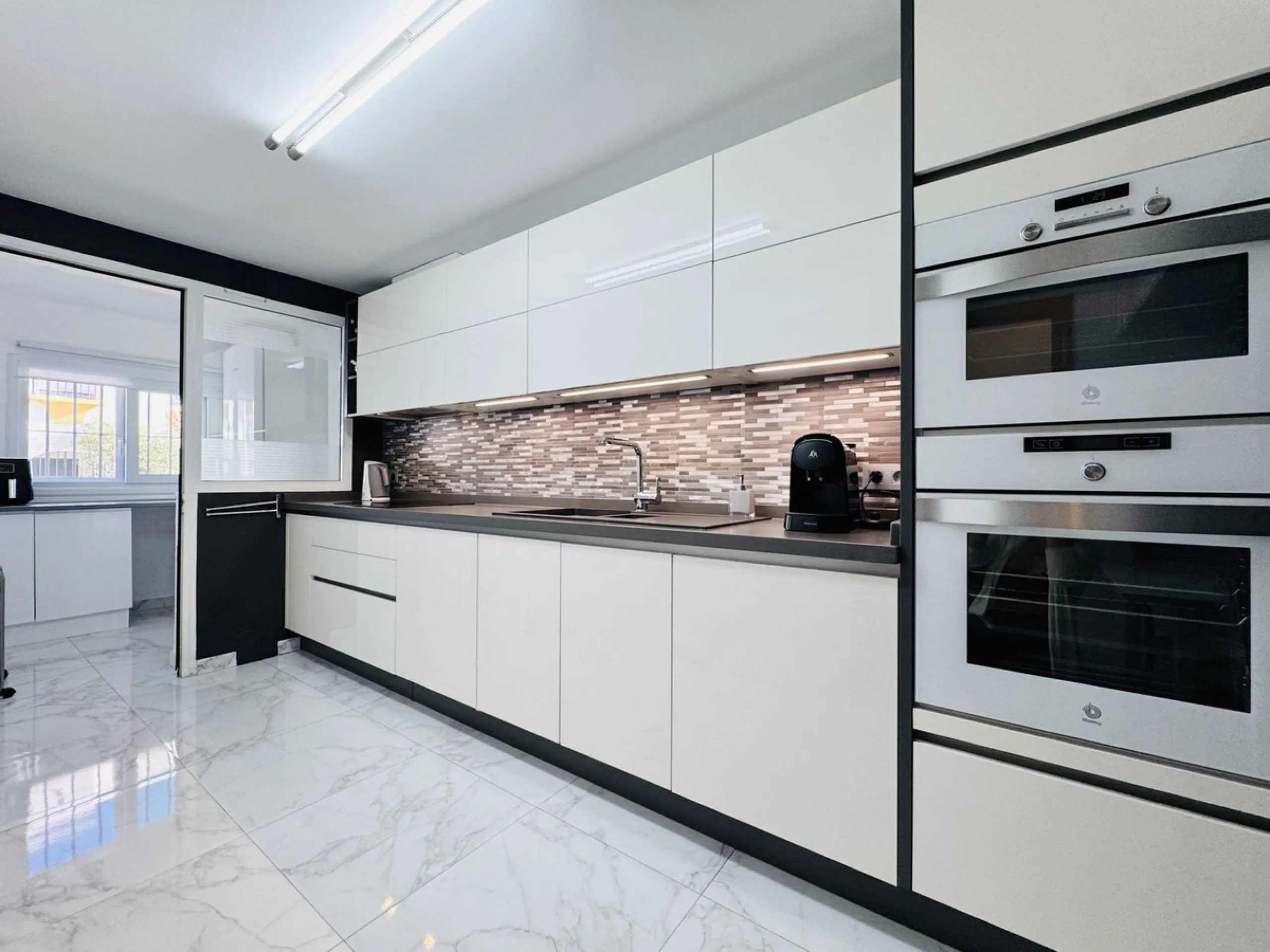 Elegant 3-Bedroom Townhouse in the Sought-After Marina de Casares.