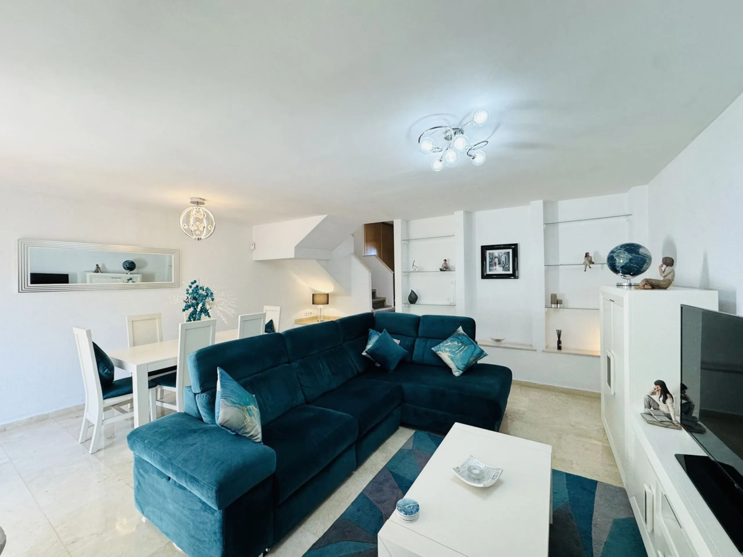 Elegant 3-Bedroom Townhouse in the Sought-After Marina de Casares.