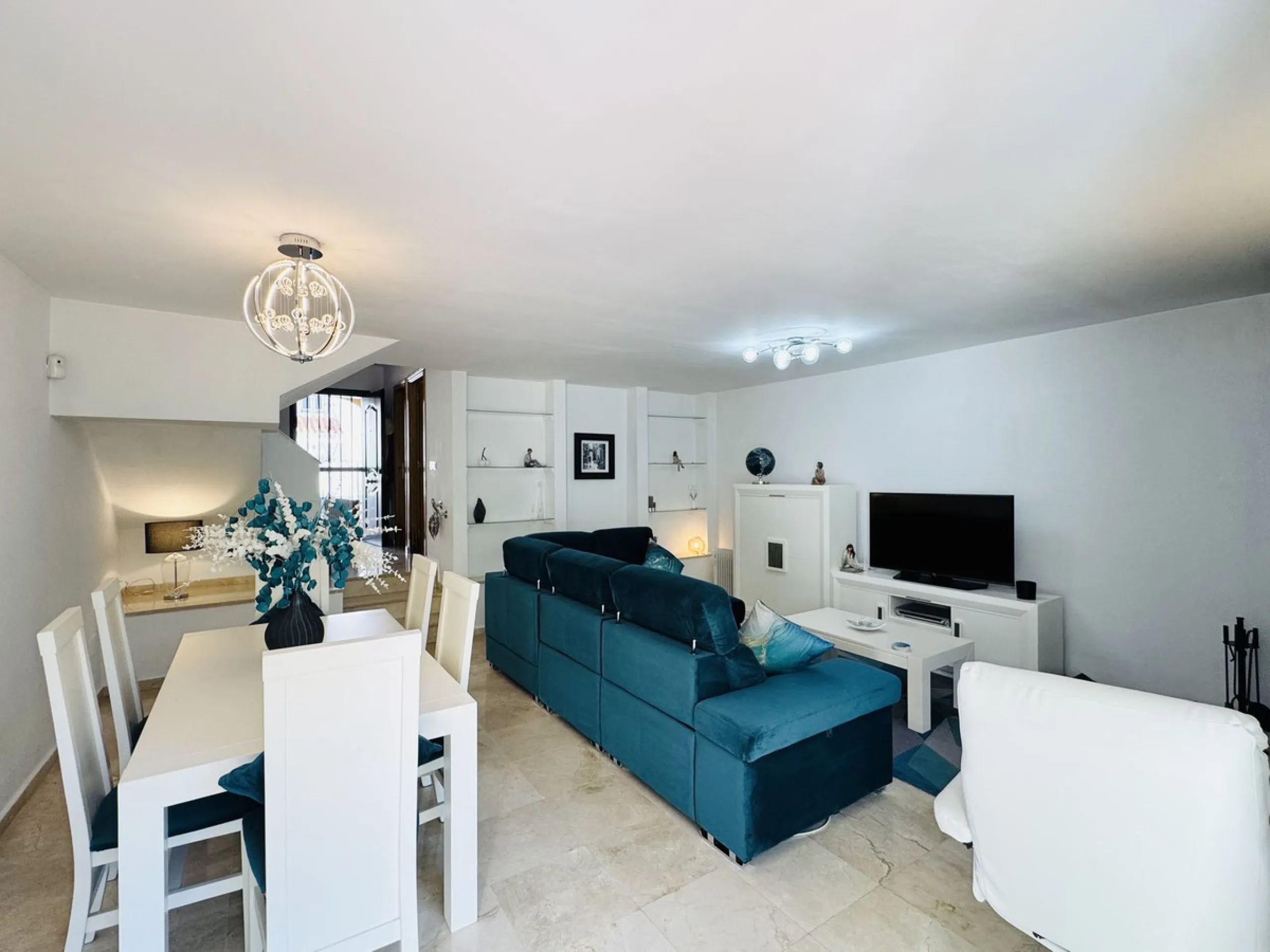 Elegant 3-Bedroom Townhouse in the Sought-After Marina de Casares.