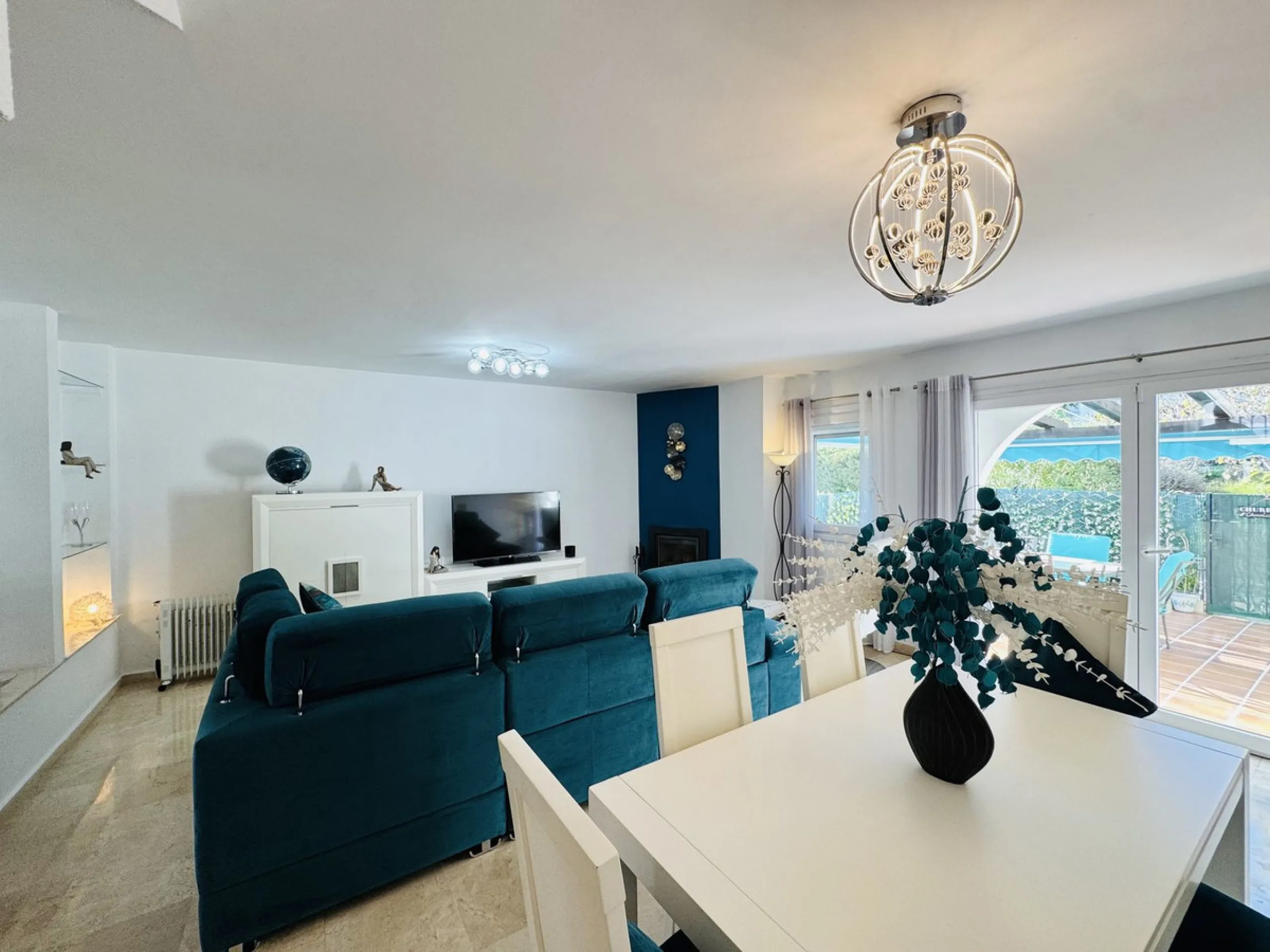 Elegant 3-Bedroom Townhouse in the Sought-After Marina de Casares.