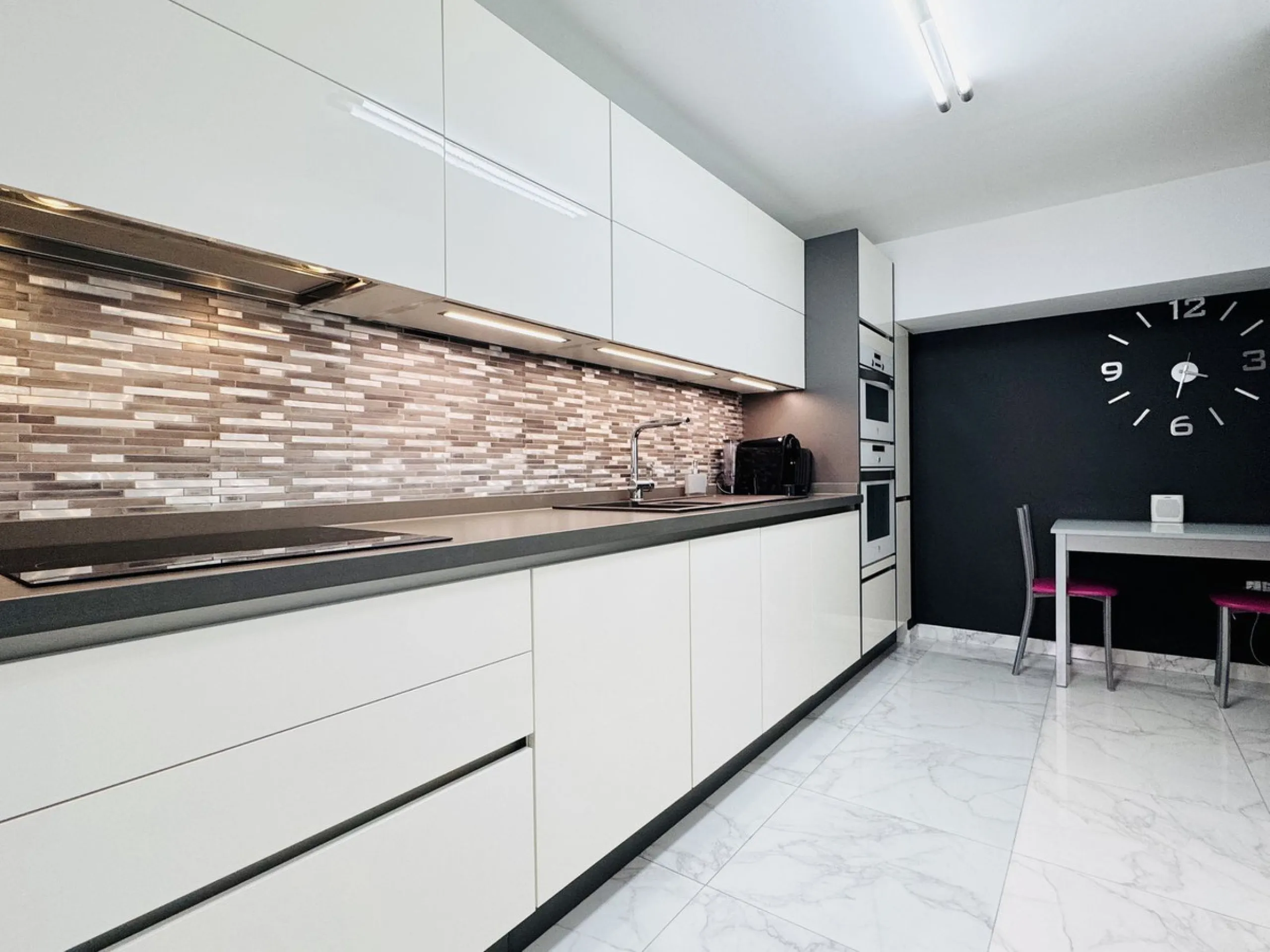 Elegant 3-Bedroom Townhouse in the Sought-After Marina de Casares.