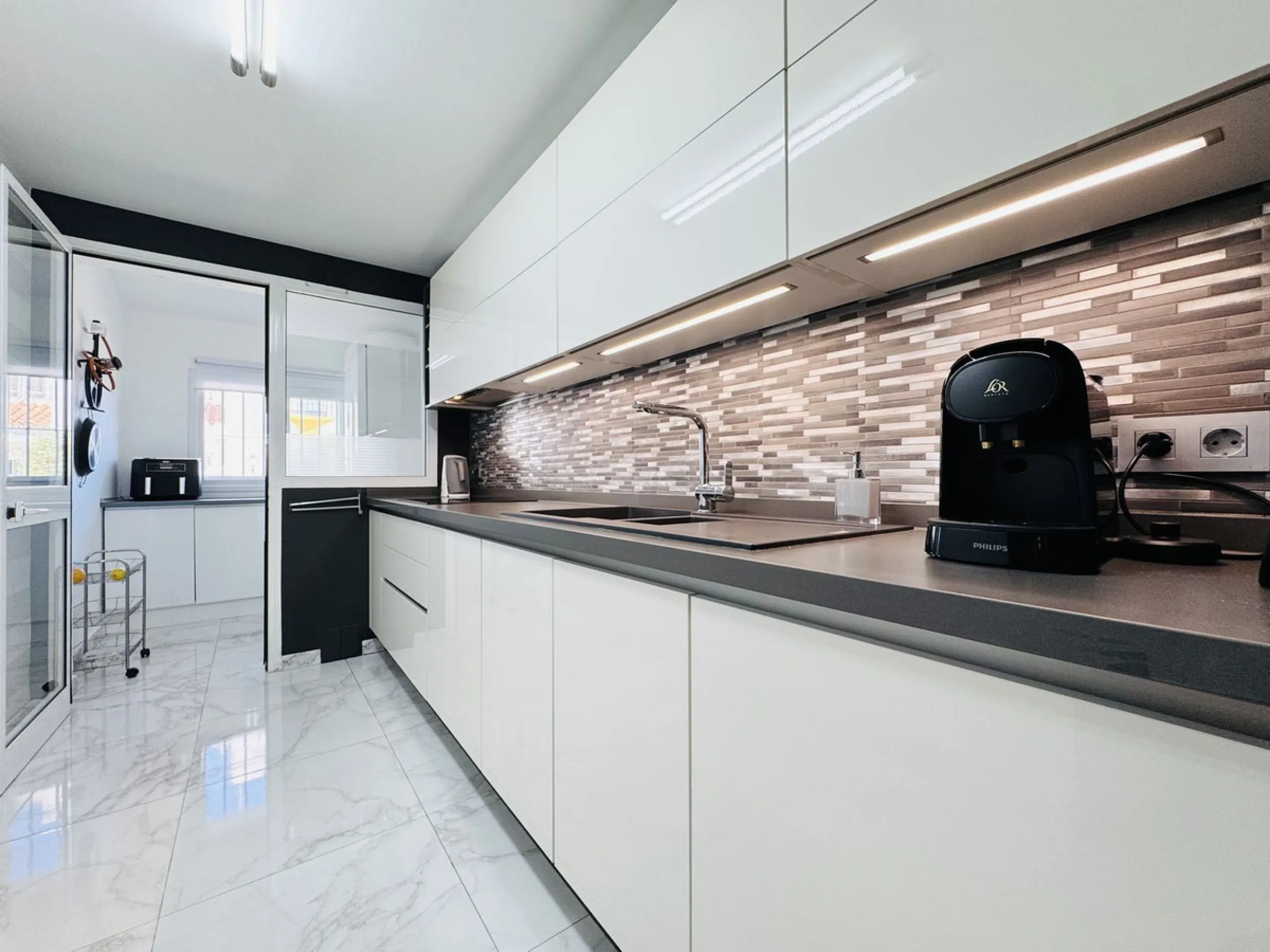 Elegant 3-Bedroom Townhouse in the Sought-After Marina de Casares.