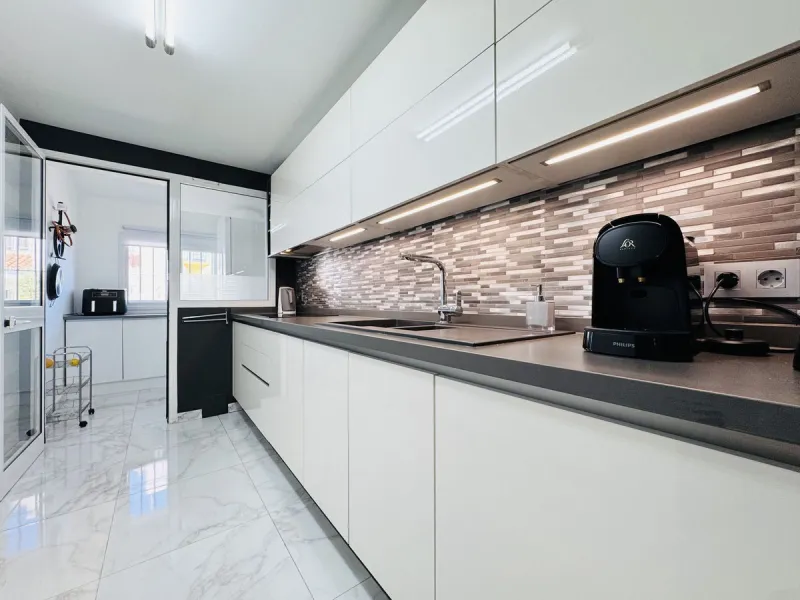Elegant 3-Bedroom Townhouse in the Sought-After Marina de Casares.