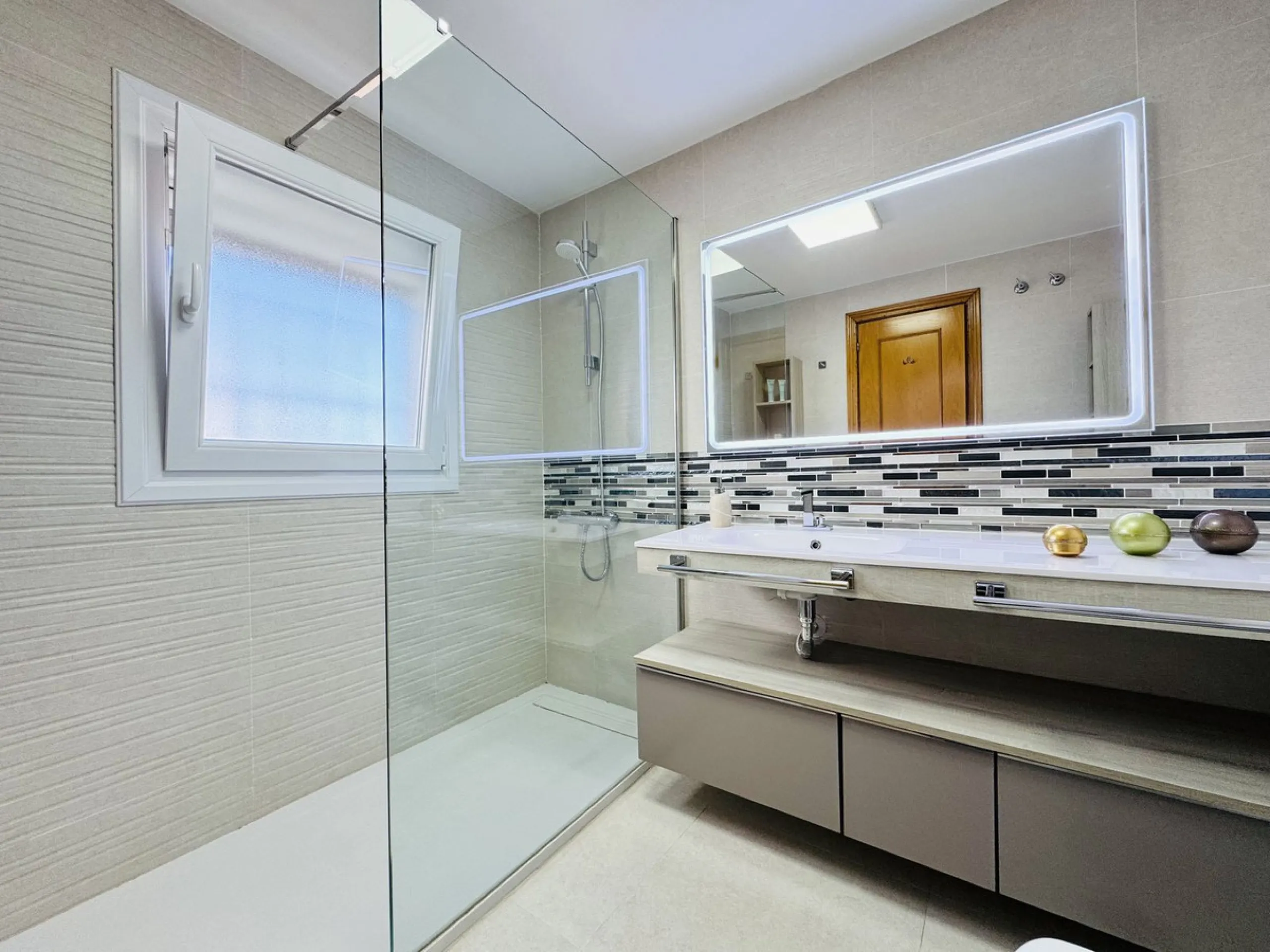 Elegant 3-Bedroom Townhouse in the Sought-After Marina de Casares.