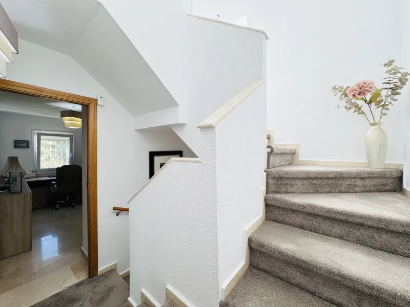 Elegant 3-Bedroom Townhouse in the Sought-After Marina de Casares.