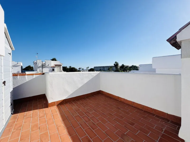 Elegant 3-Bedroom Townhouse in the Sought-After Marina de Casares.