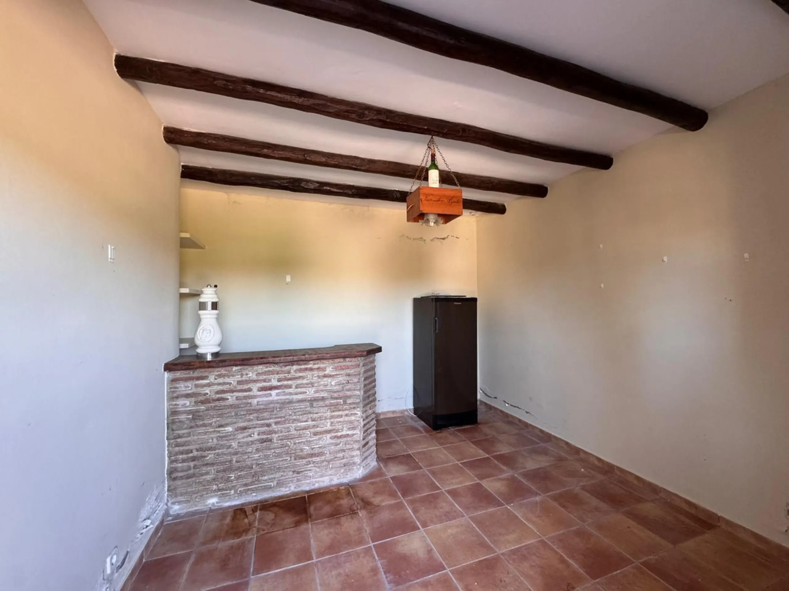 House - Detached Villa в продаже в Estepona, Málaga. В доме 4 спален и 2 ванных комнат. Площадь дома 243 м². Площадь участка 1940 м²