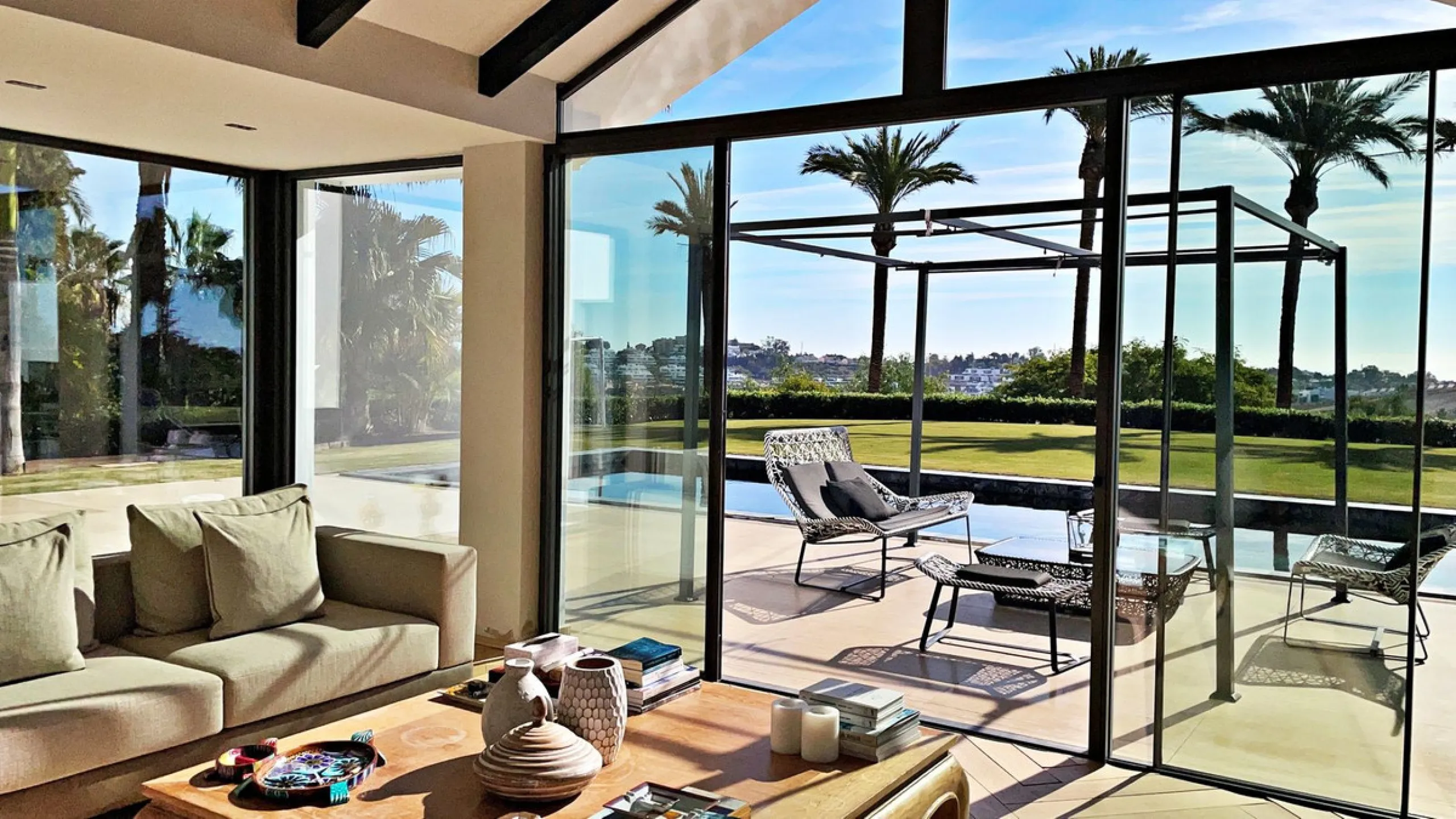 House - Detached Villa в продаже в Benahavís, Málaga. В доме 5 спален и 5 ванных комнат. Площадь дома 639 м². Площадь участка 3000 м²
