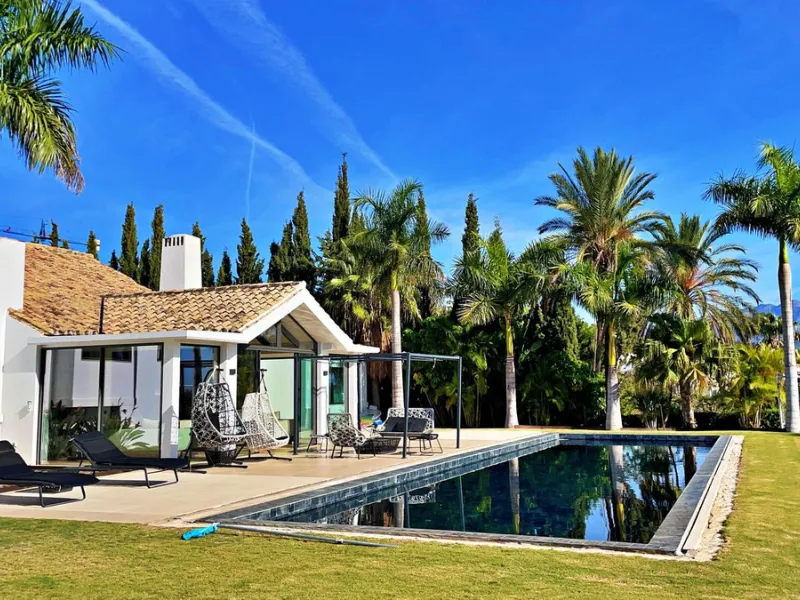 House - Detached Villa в продаже в Benahavís, Málaga. В доме 5 спален и 5 ванных комнат. Площадь дома 639 м². Площадь участка 3000 м²