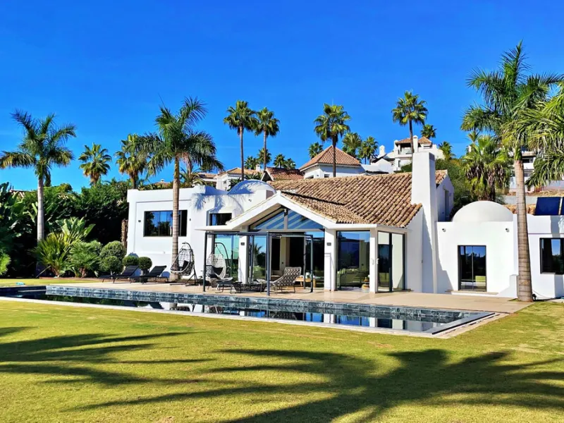 House - Detached Villa в продаже в Benahavís, Málaga. В доме 5 спален и 5 ванных комнат. Площадь дома 639 м². Площадь участка 3000 м²