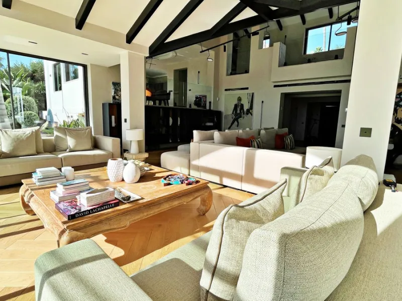 House - Detached Villa в продаже в Benahavís, Málaga. В доме 5 спален и 5 ванных комнат. Площадь дома 639 м². Площадь участка 3000 м²