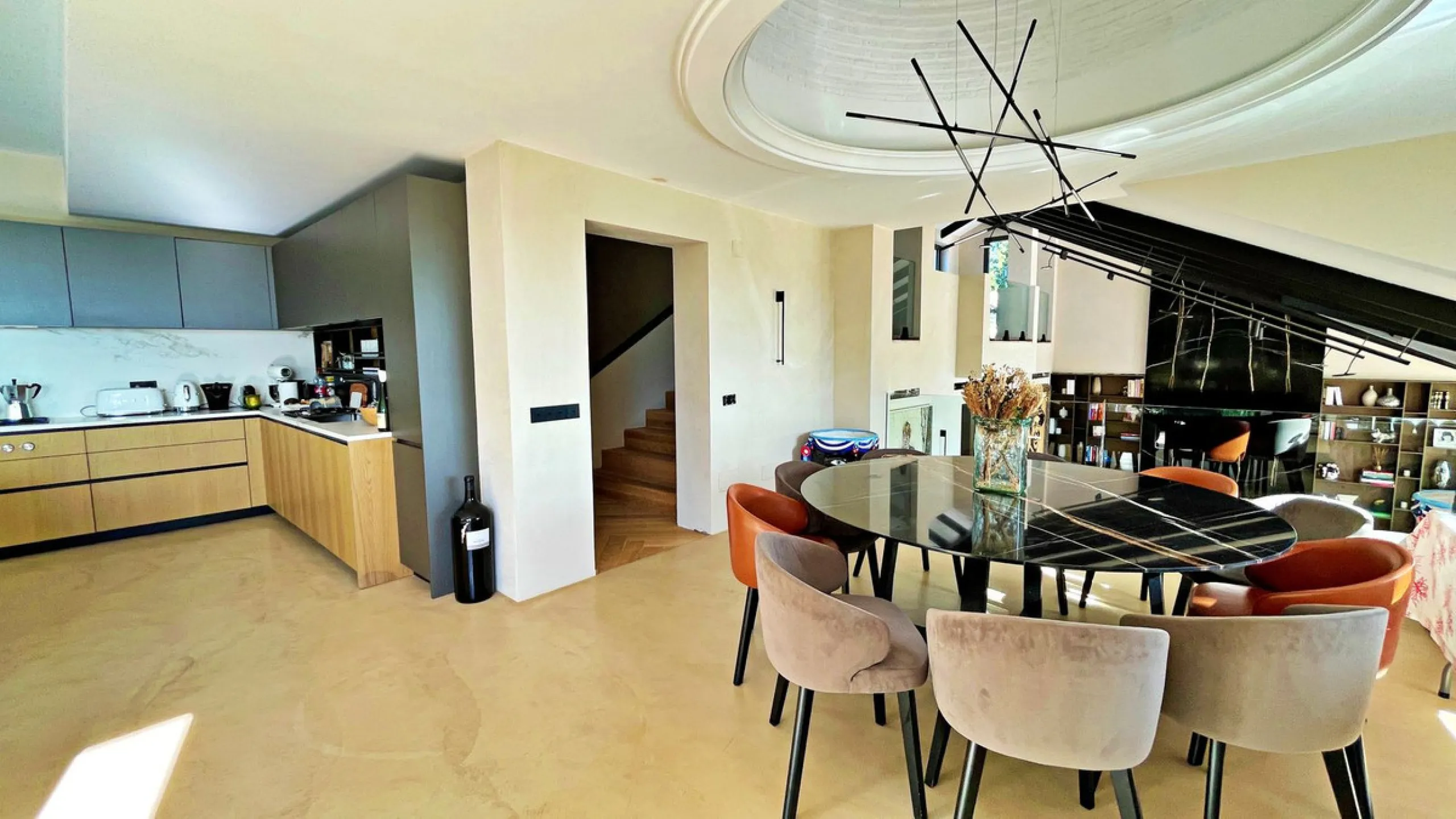 House - Detached Villa в продаже в Benahavís, Málaga. В доме 5 спален и 5 ванных комнат. Площадь дома 639 м². Площадь участка 3000 м²