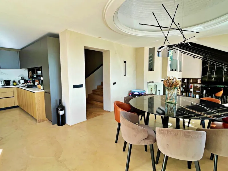 House - Detached Villa в продаже в Benahavís, Málaga. В доме 5 спален и 5 ванных комнат. Площадь дома 639 м². Площадь участка 3000 м²