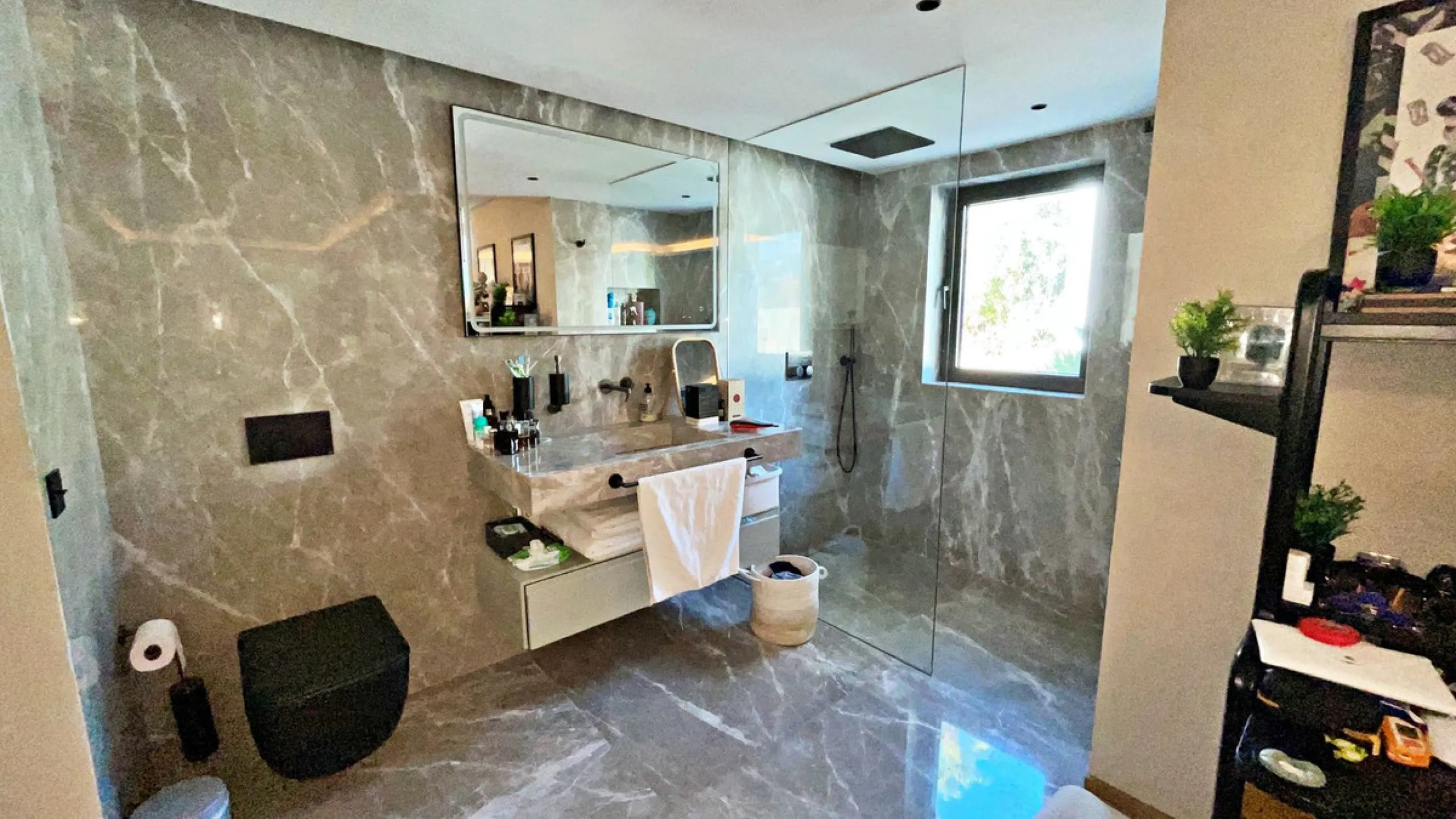 House - Detached Villa в продаже в Benahavís, Málaga. В доме 5 спален и 5 ванных комнат. Площадь дома 639 м². Площадь участка 3000 м²