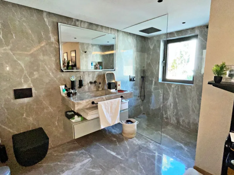 House - Detached Villa в продаже в Benahavís, Málaga. В доме 5 спален и 5 ванных комнат. Площадь дома 639 м². Площадь участка 3000 м²