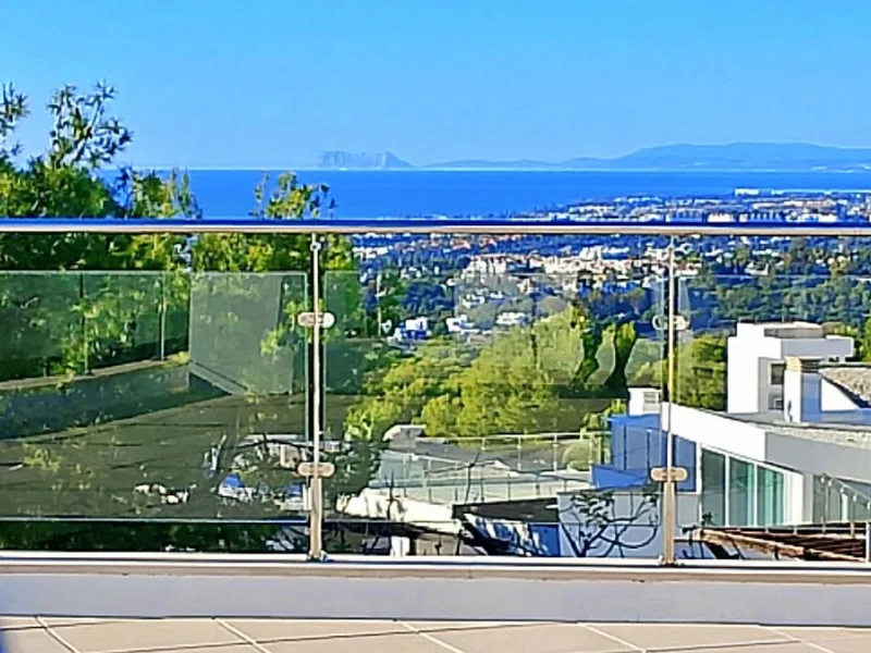 Elegant Corner Villa in Meisho Hills, Sierra Blanca, Marbella.