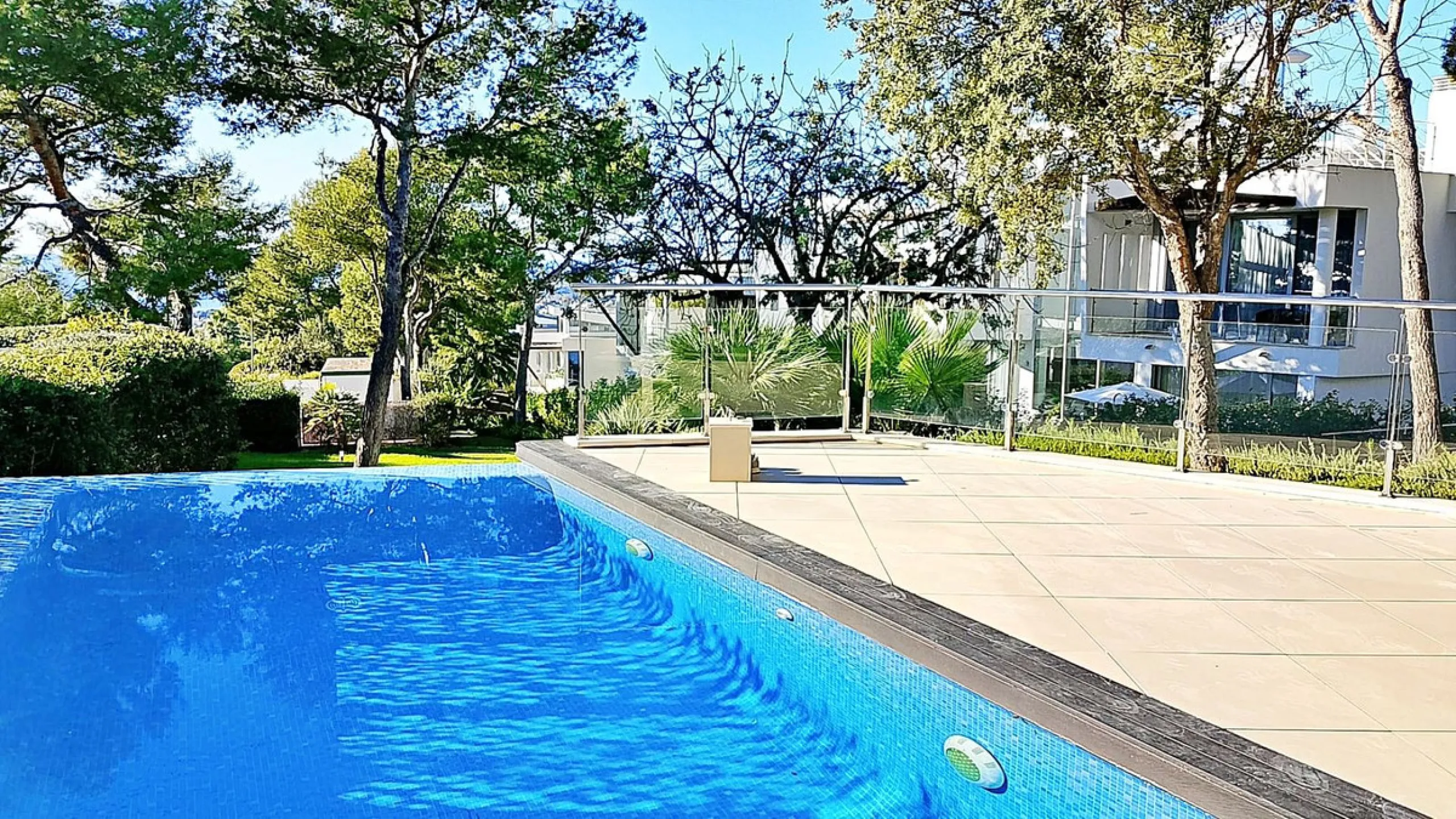 Elegant Corner Villa in Meisho Hills, Sierra Blanca, Marbella.