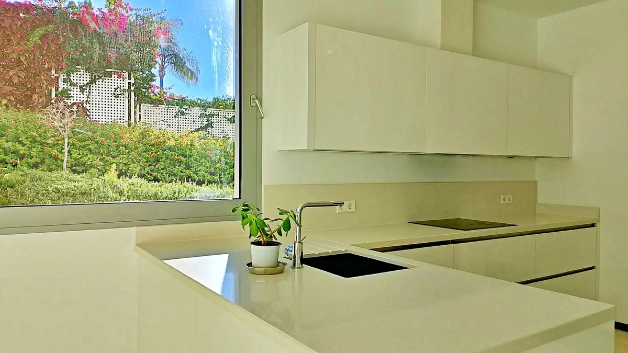 Elegant Corner Villa in Meisho Hills, Sierra Blanca, Marbella.
