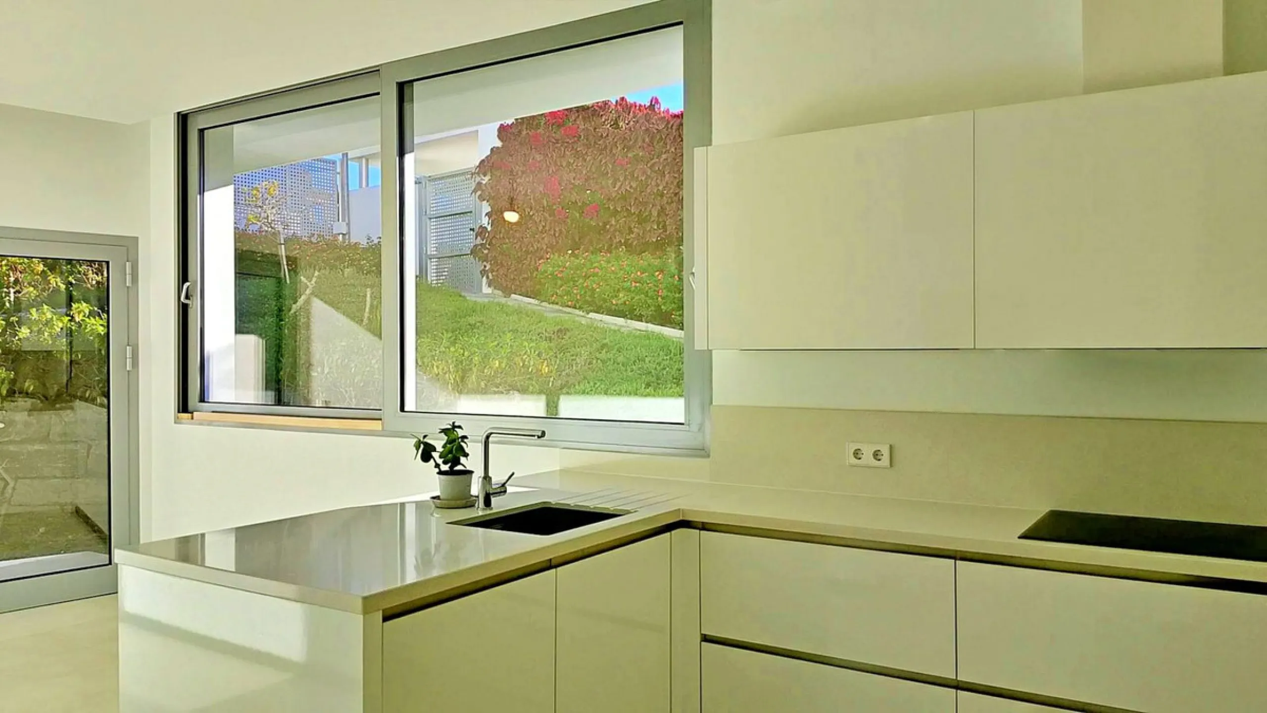 Elegant Corner Villa in Meisho Hills, Sierra Blanca, Marbella.