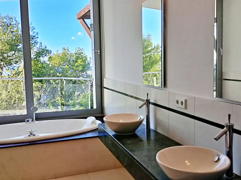 Elegant Corner Villa in Meisho Hills, Sierra Blanca, Marbella.