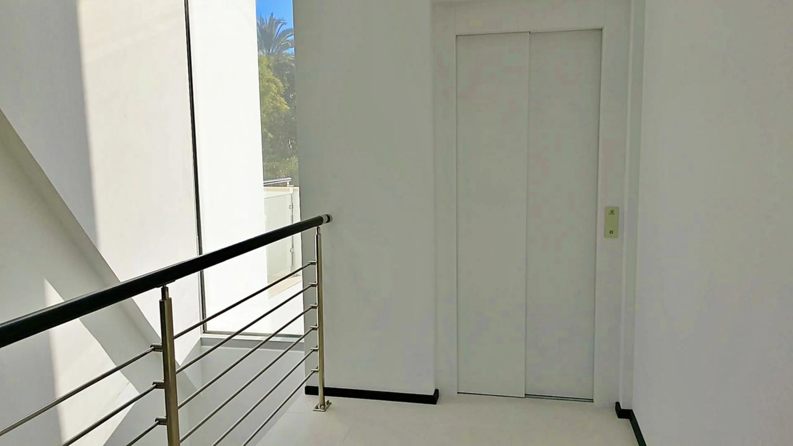 Elegant Corner Villa in Meisho Hills, Sierra Blanca, Marbella.