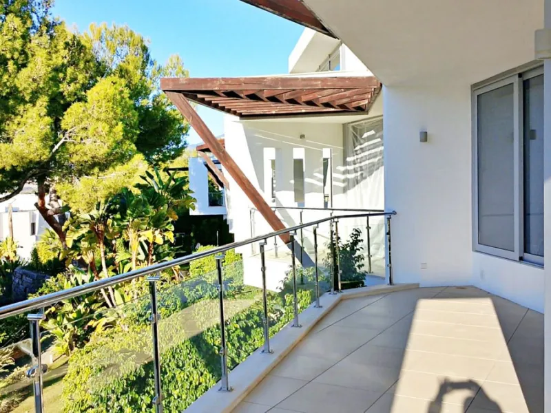 Elegant Corner Villa in Meisho Hills, Sierra Blanca, Marbella.