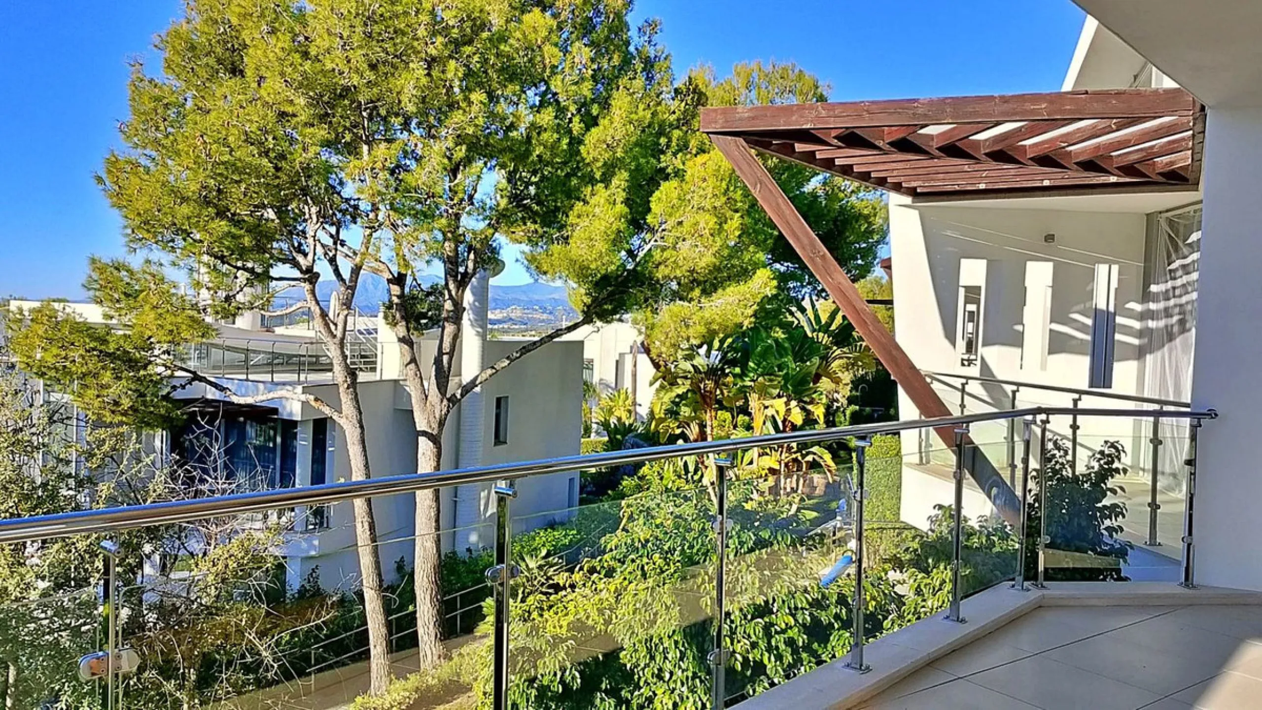 Elegant Corner Villa in Meisho Hills, Sierra Blanca, Marbella.