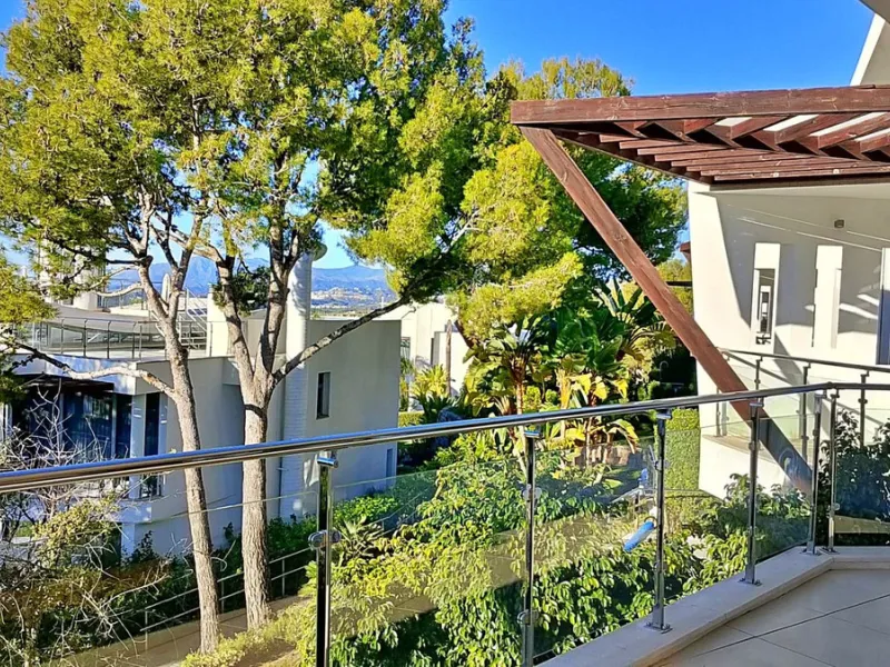 Elegant Corner Villa in Meisho Hills, Sierra Blanca, Marbella.