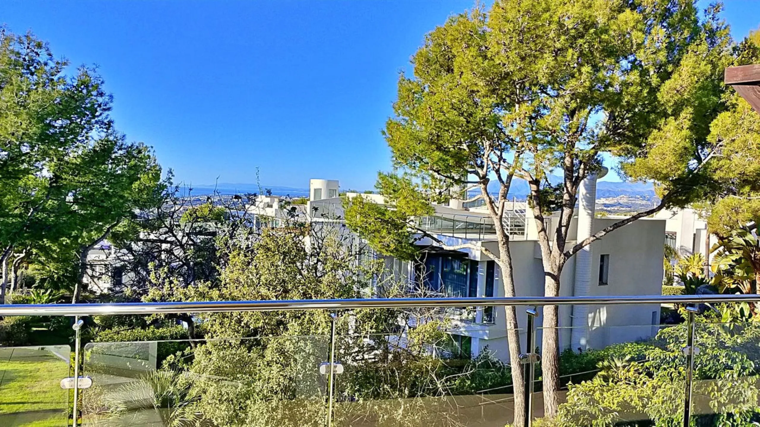 Elegant Corner Villa in Meisho Hills, Sierra Blanca, Marbella.