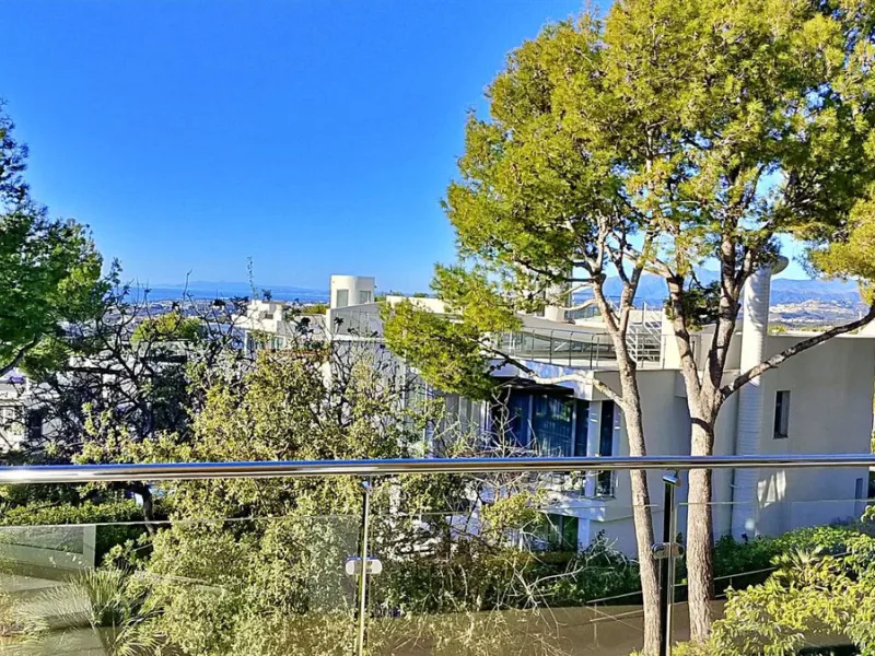 Elegant Corner Villa in Meisho Hills, Sierra Blanca, Marbella.