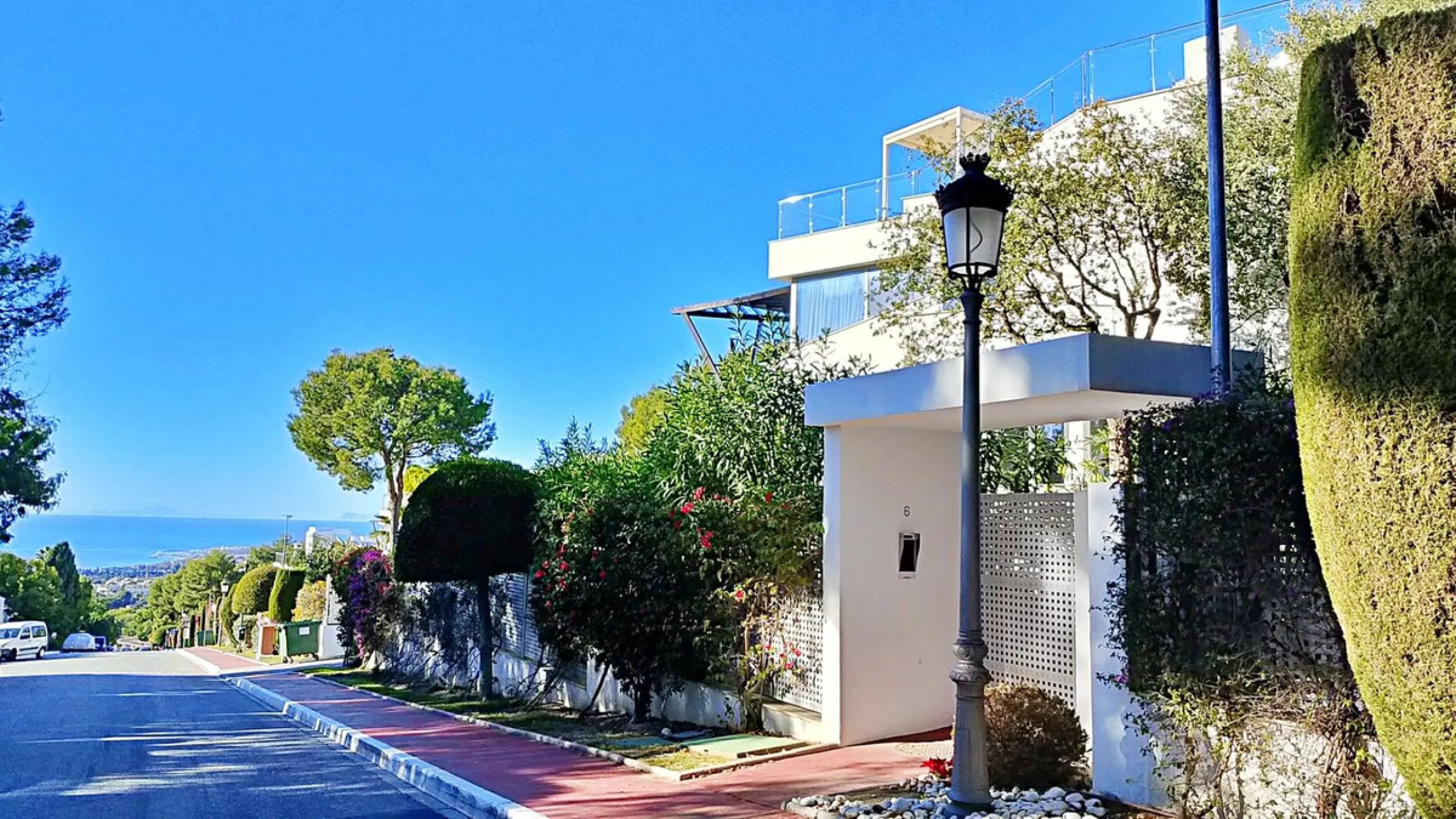 Elegant Corner Villa in Meisho Hills, Sierra Blanca, Marbella.