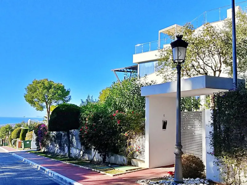 Elegant Corner Villa in Meisho Hills, Sierra Blanca, Marbella.