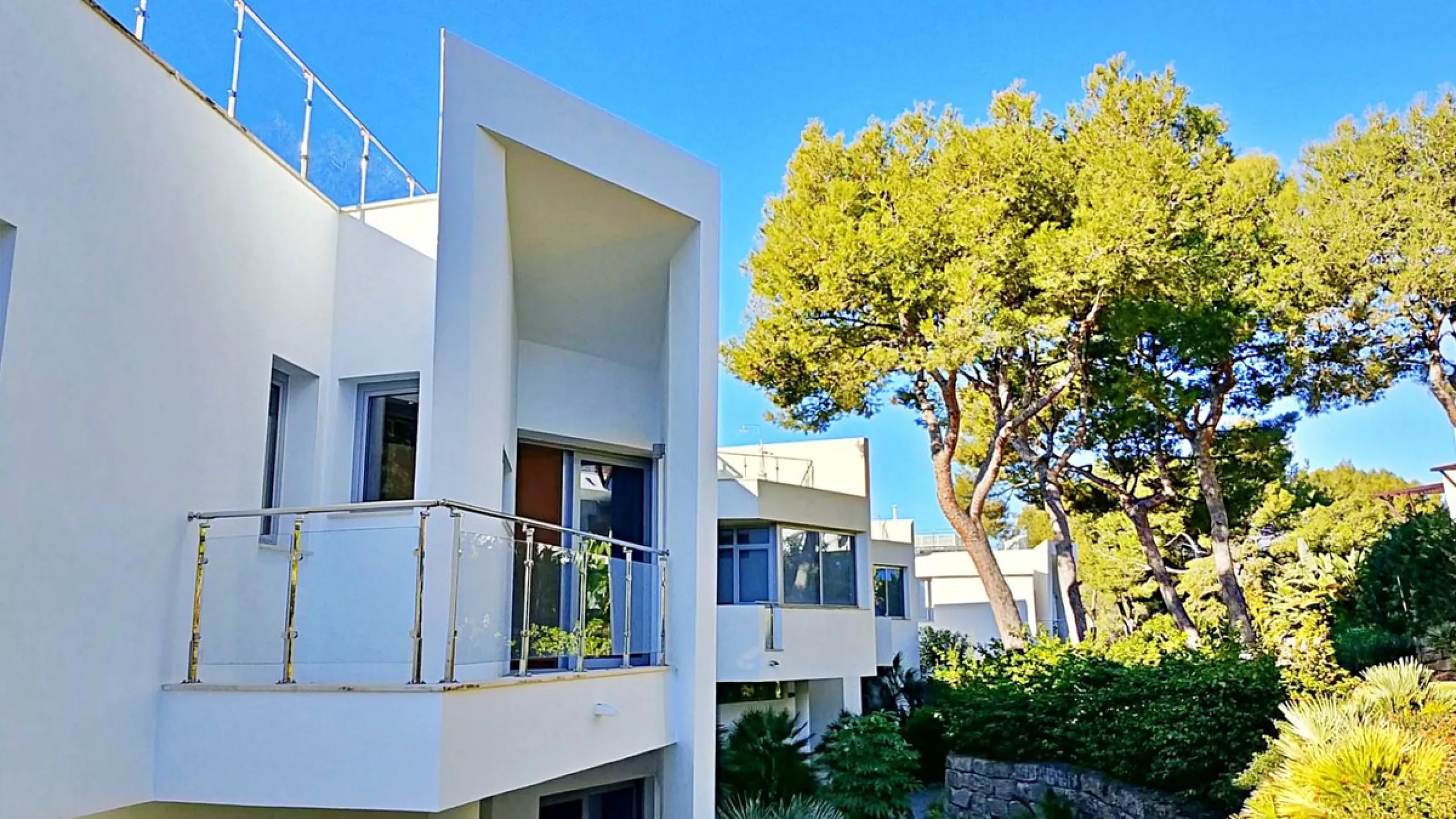 Elegant Corner Villa in Meisho Hills, Sierra Blanca, Marbella.