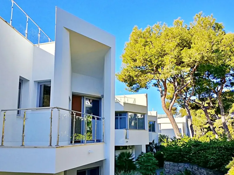 Elegant Corner Villa in Meisho Hills, Sierra Blanca, Marbella.