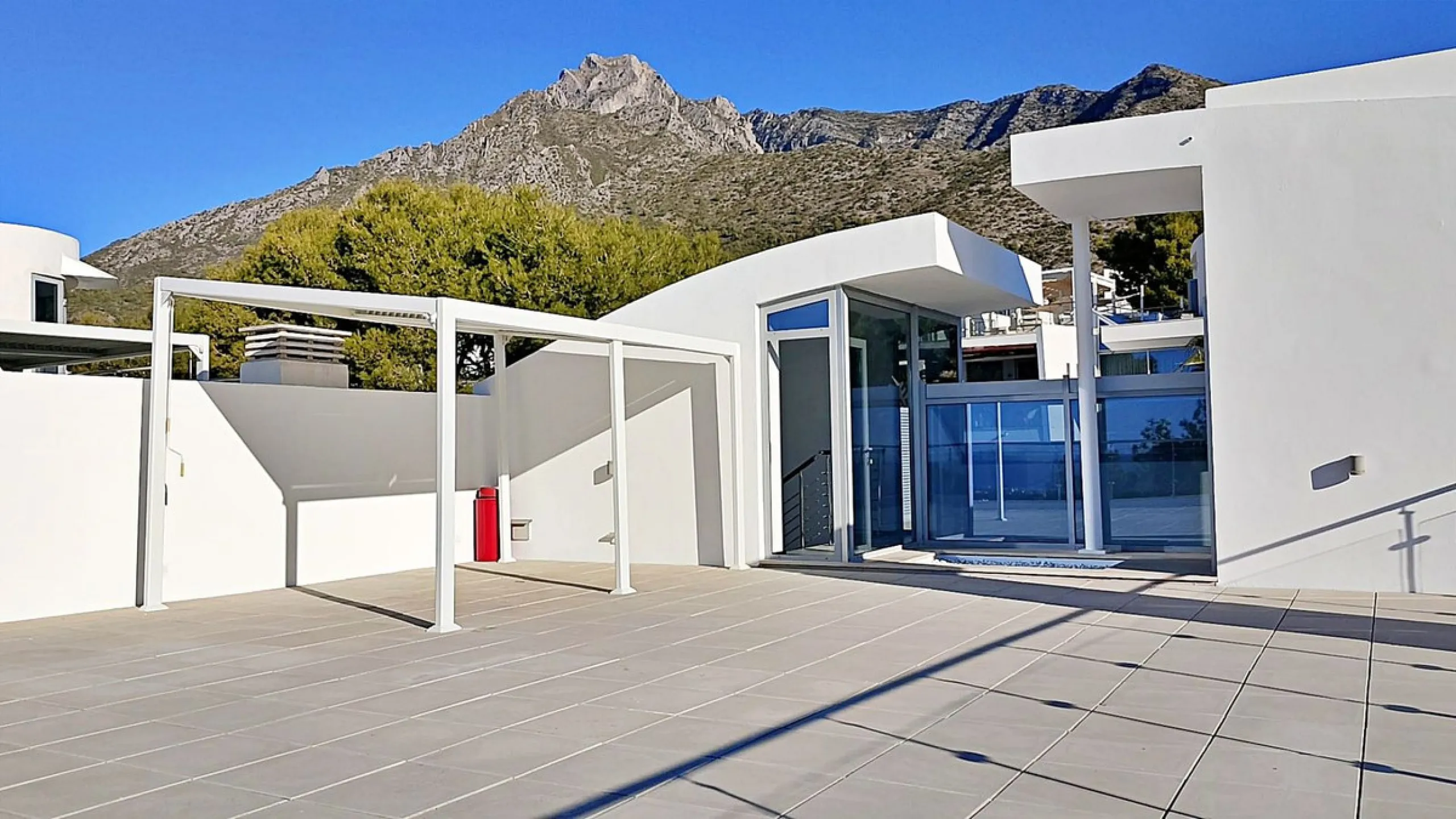 Elegant Corner Villa in Meisho Hills, Sierra Blanca, Marbella.