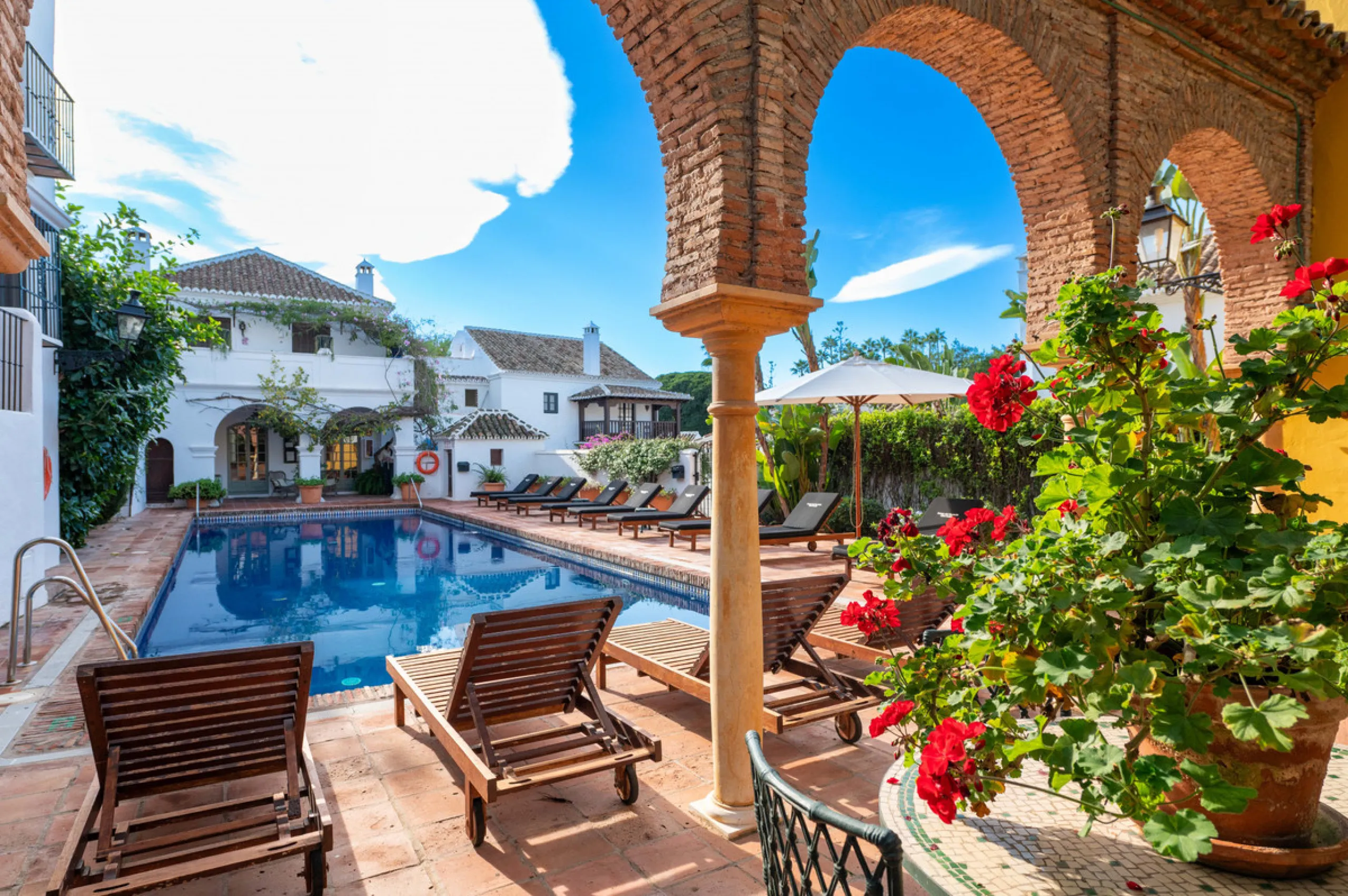 This bright and inviting 3-bedroom townhouse effortlessly combines the charm of traditional Andalusian design with updated modern aesthetics. Ideally located near all amenities and just moments from the renowned Puente Romano, Golden Mile, Marbella, this 